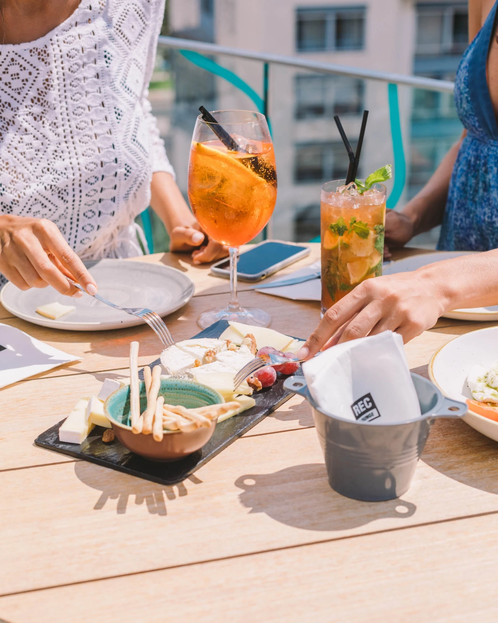 Cócteles & Tapas | Terraza REC Lounge