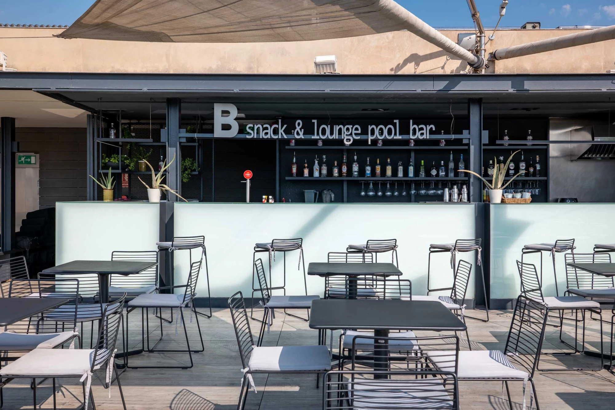 B_Pool Bar - Lounge & Terraza | B-Hotel