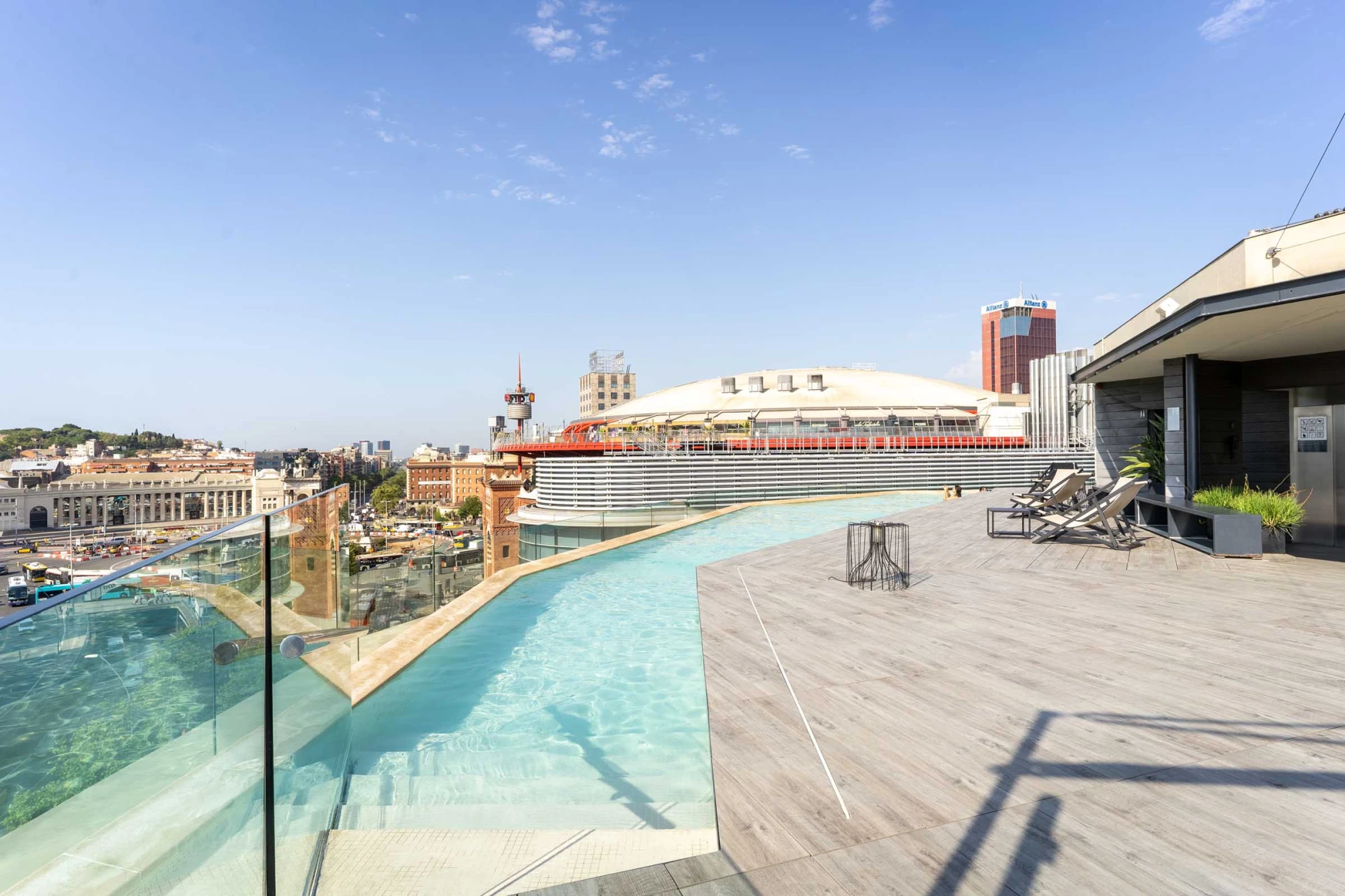 Piscina - solárium B_Pool | B-Hotel