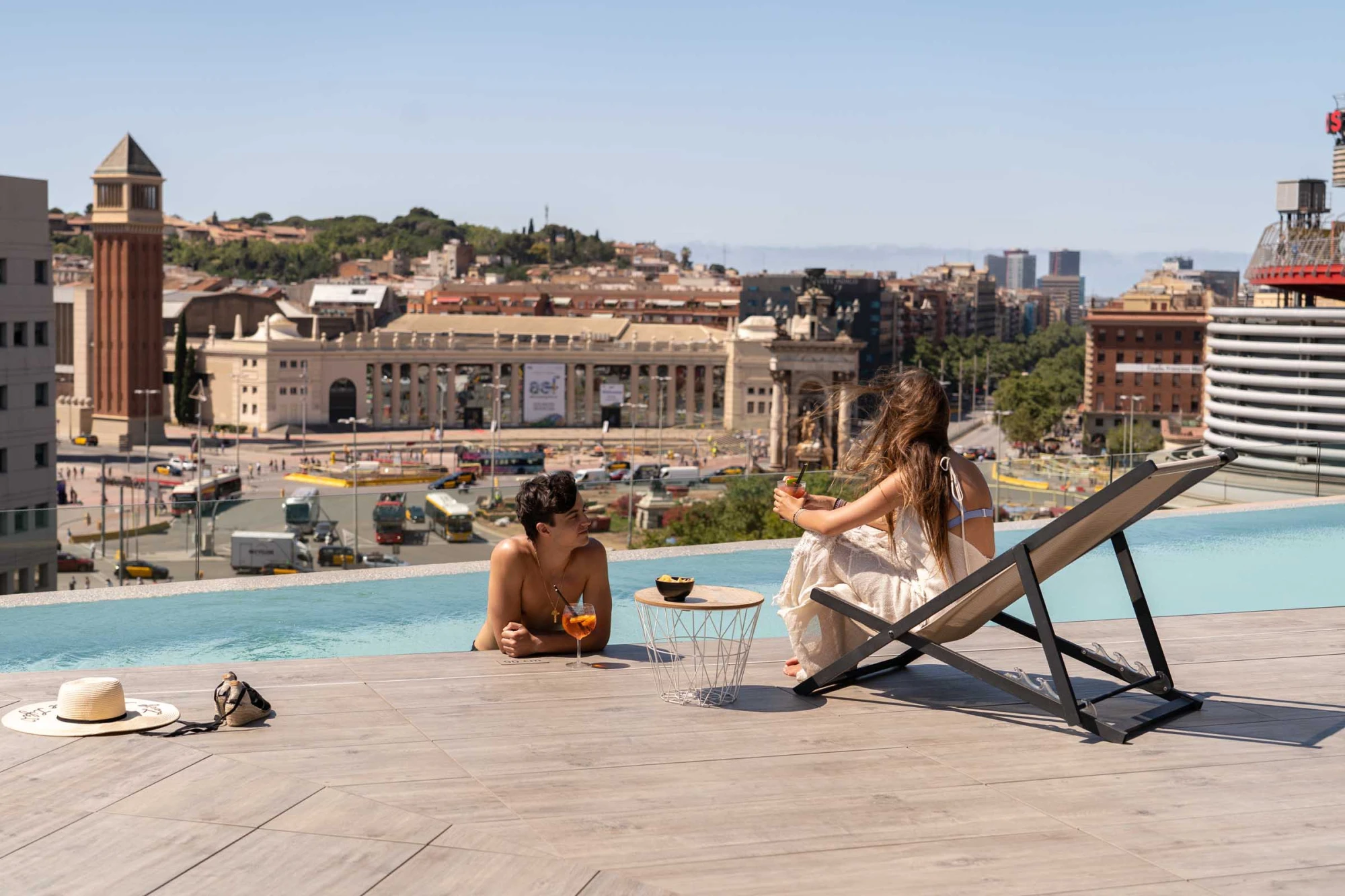 Vistas panorámicas B_Pool | Piscina Rooftop BCN