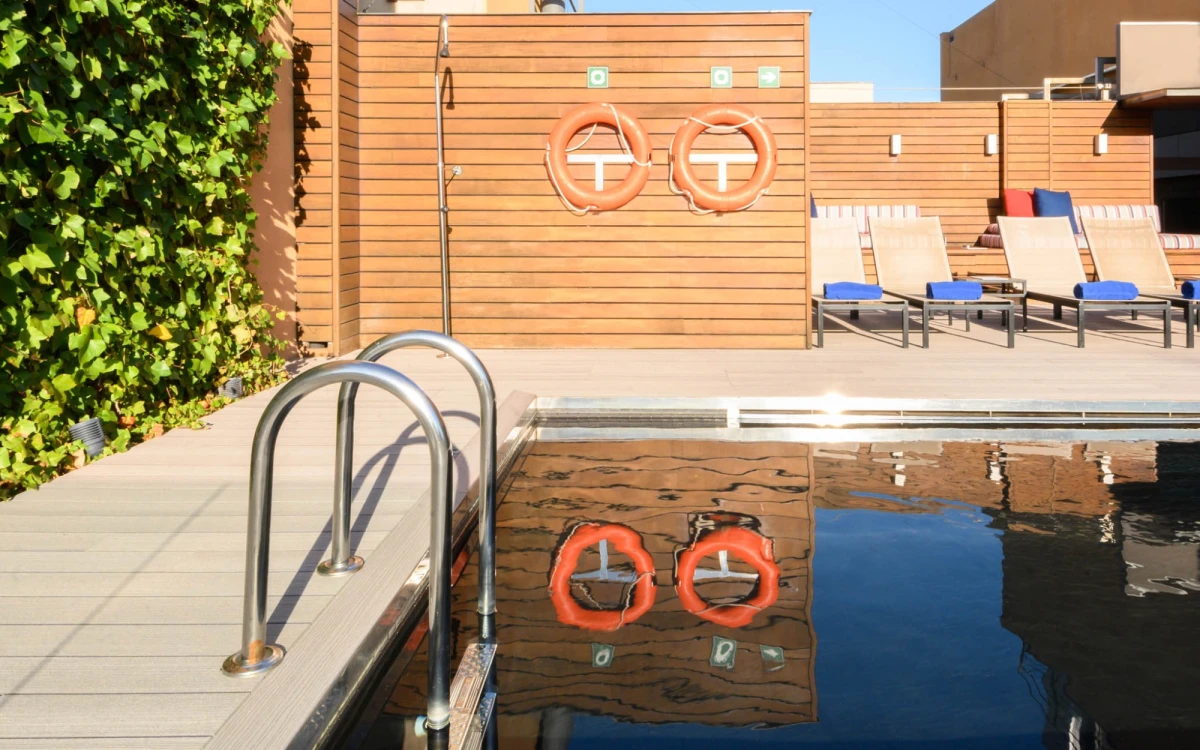 Piscina - Solárium | Hotel Europark Piscina - Solárium | Hotel Europark Barcelona