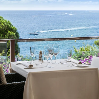 Restaurante con vistas al mar