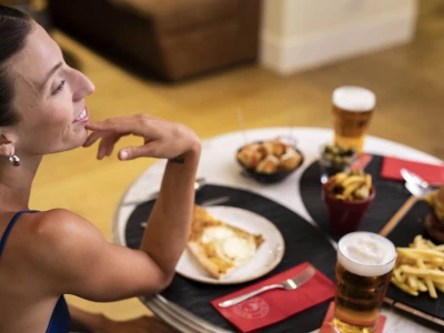 Tapas en The Wolf Tavern | Hotel BCN Universal Tapas en The Wolf Tavern | Hotel BCN Universal
