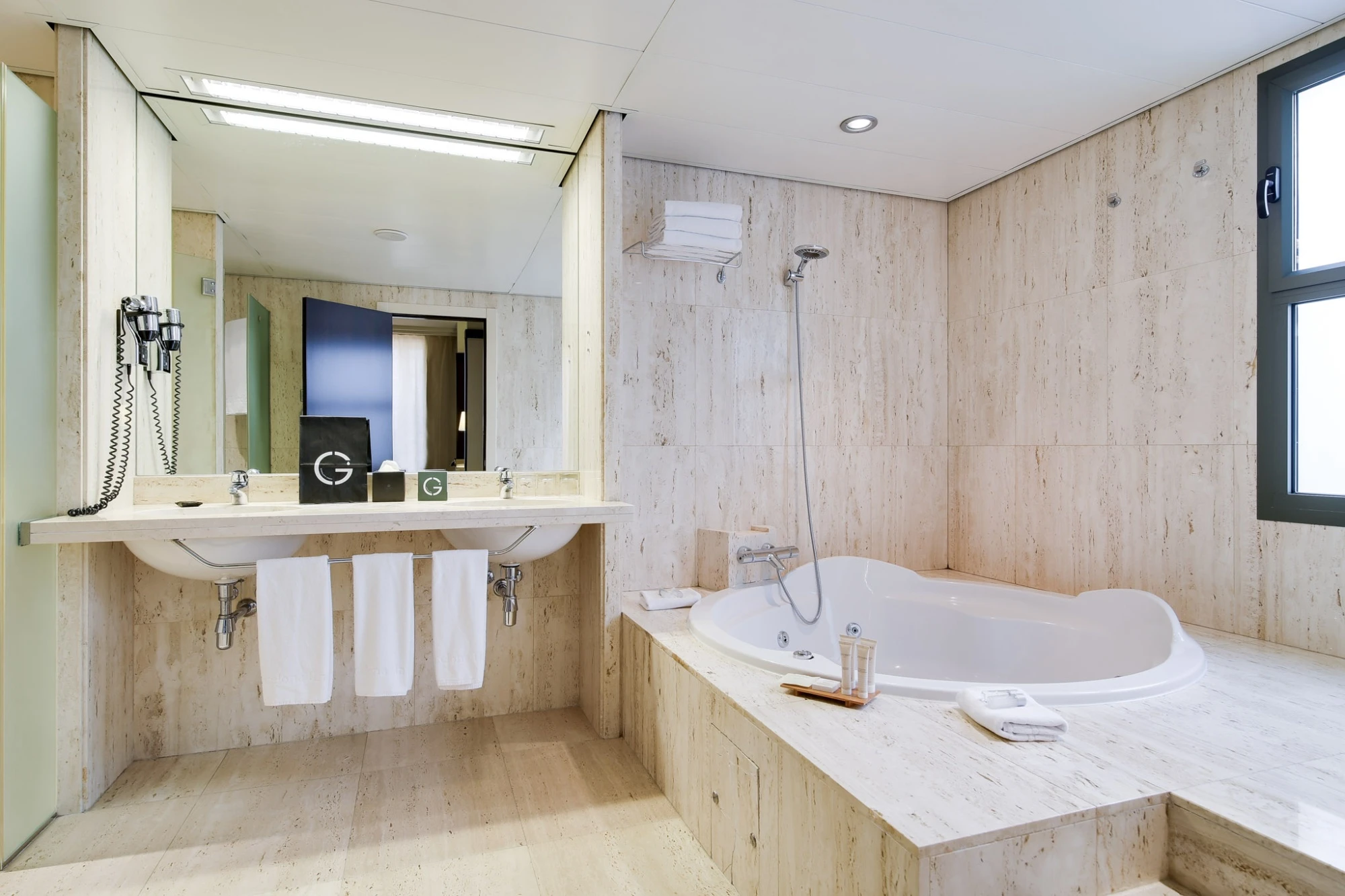 Jacuzzi Suite Skyline | Hotel Barcelona Universal