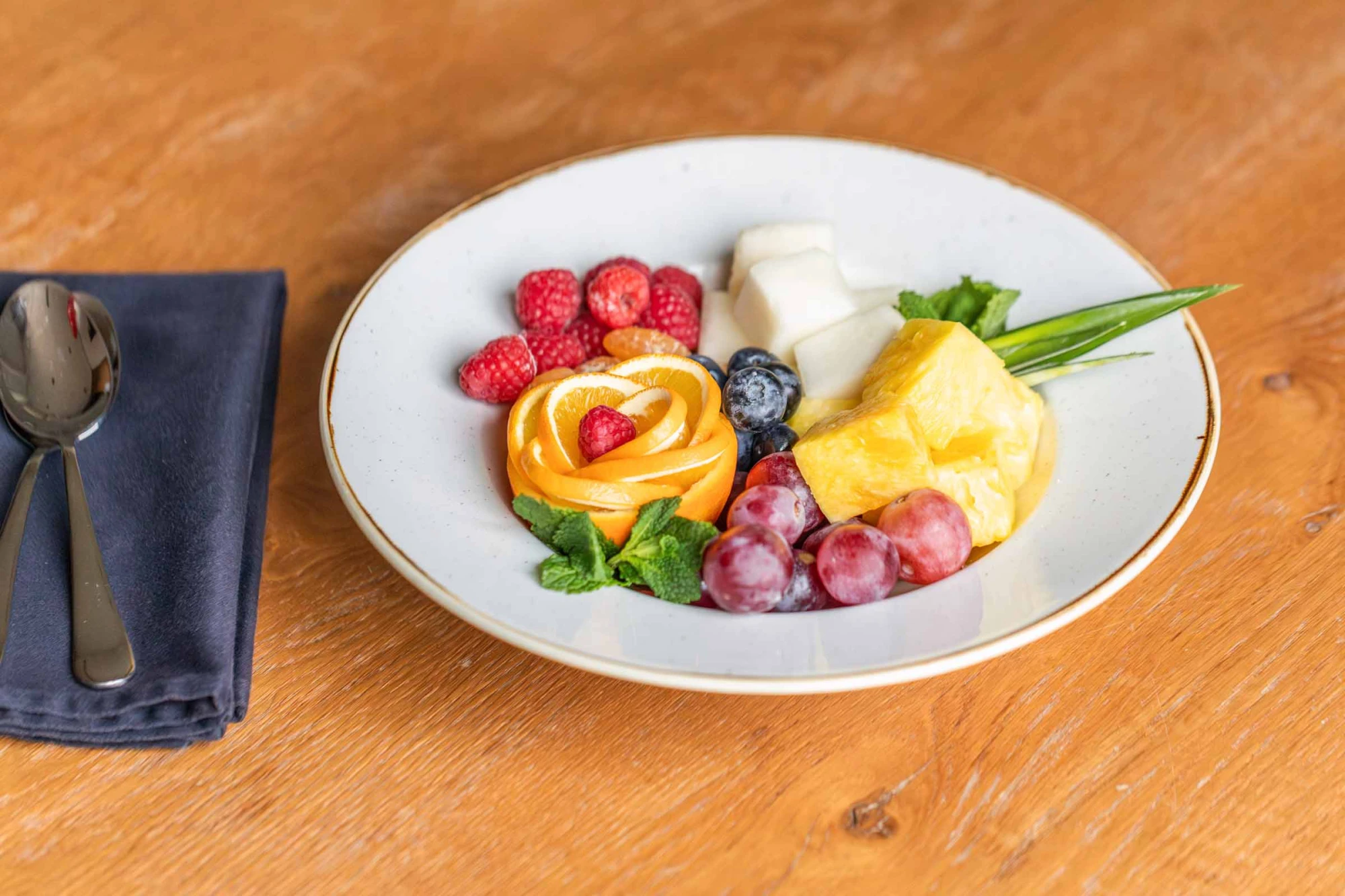 Plato de Fruta | The Corner Hotel