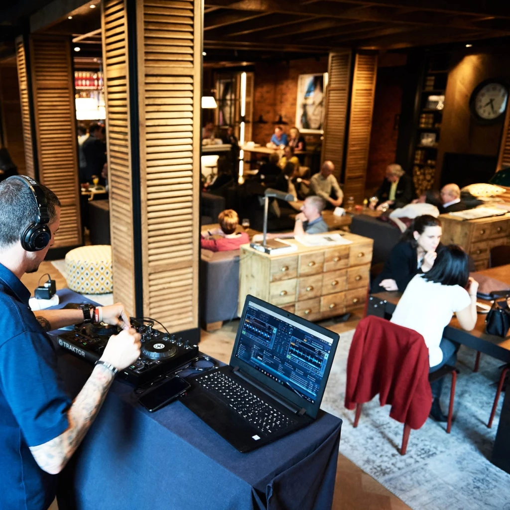 Hall & Lounge | The Corner Bar Hall & Lounge | The Corner Hotel Barcelona