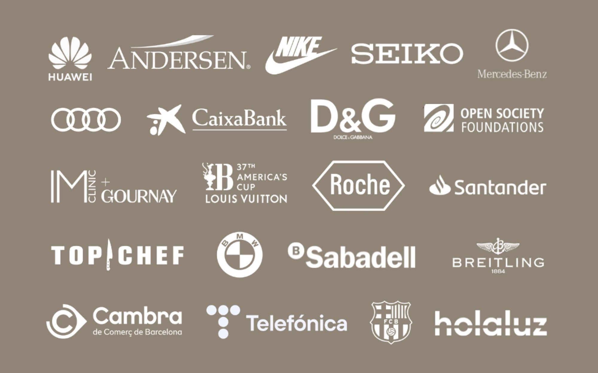 La imagen muestra un espacio interior con un diseño moderno y elegante, destacando detalles en tonos neutros y materiales de alta calidad.