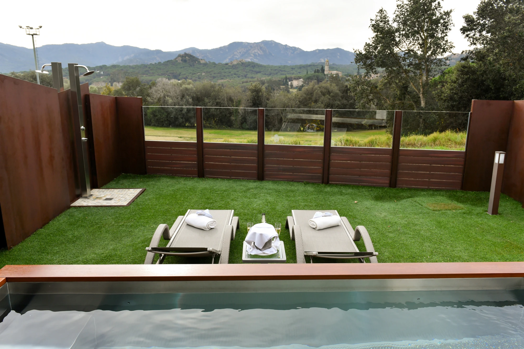 J.GUITART 55 SOLIUS DESDE PISCINA