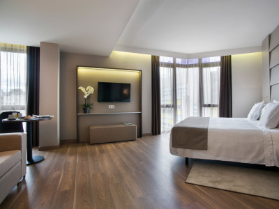 AMERICA JUNIOR SUITE