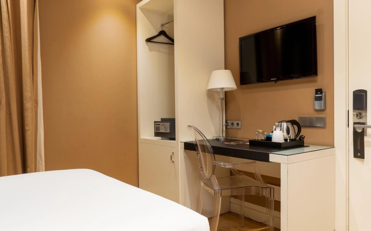 Basic Individual (806) | U232 Hotel Barcelona Basic Individual (806) | U232 Hotel Barcelona