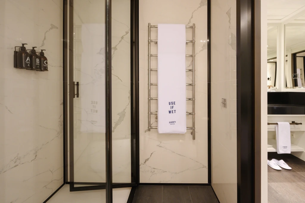 Baño - Patio Room | Seventy Barcelona