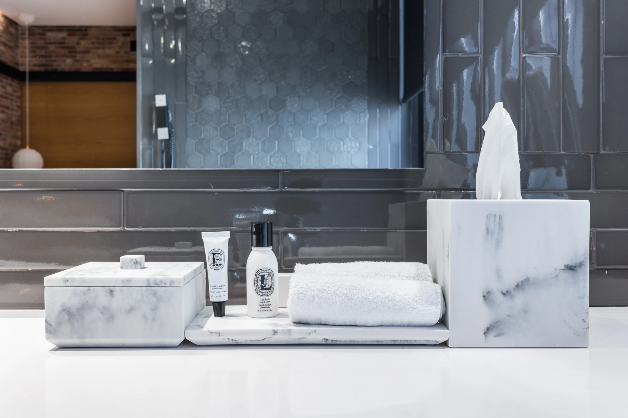 MH BATHROOM DETAIL 851039