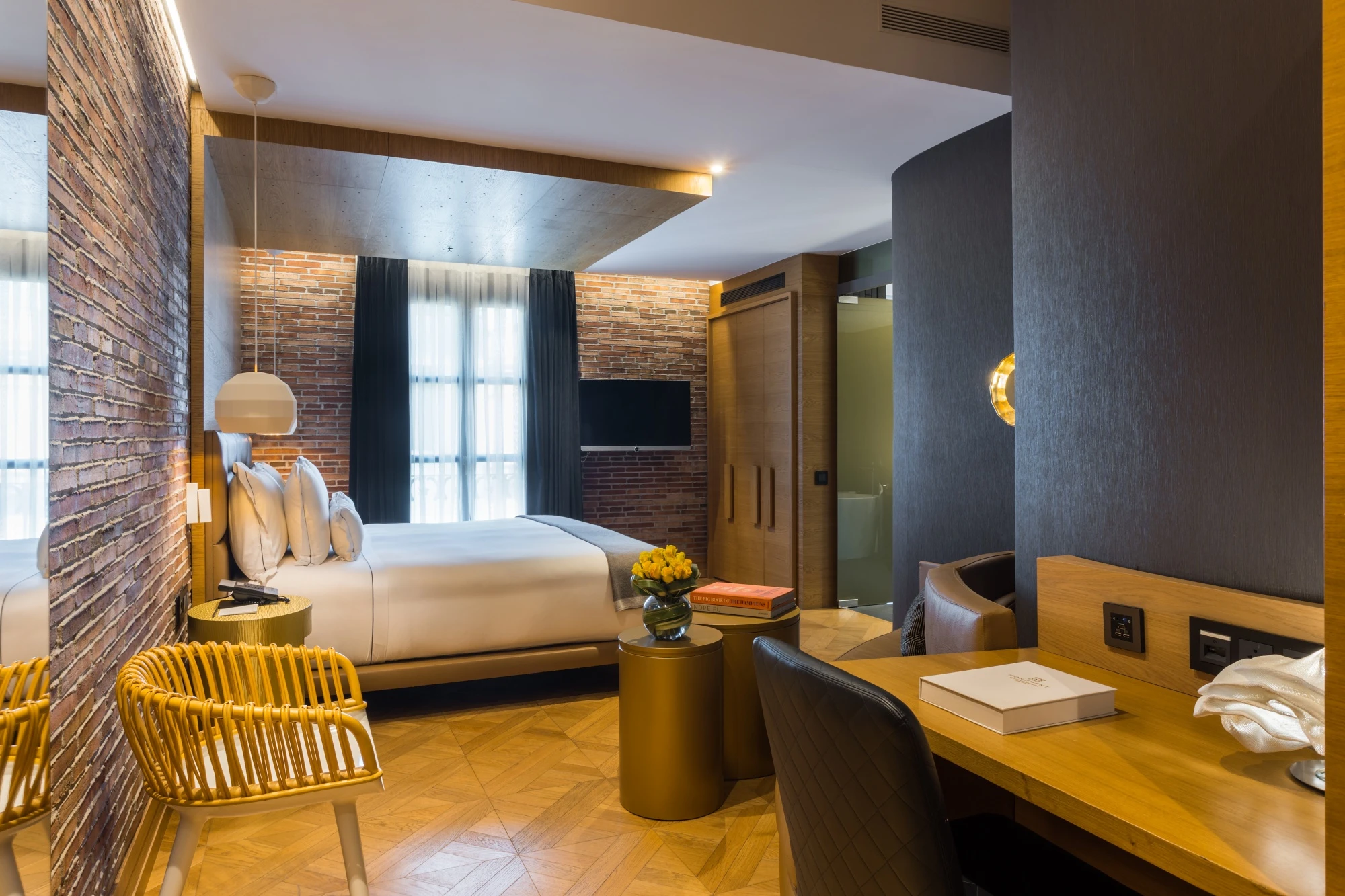 MH DELUXE ROOM 851120