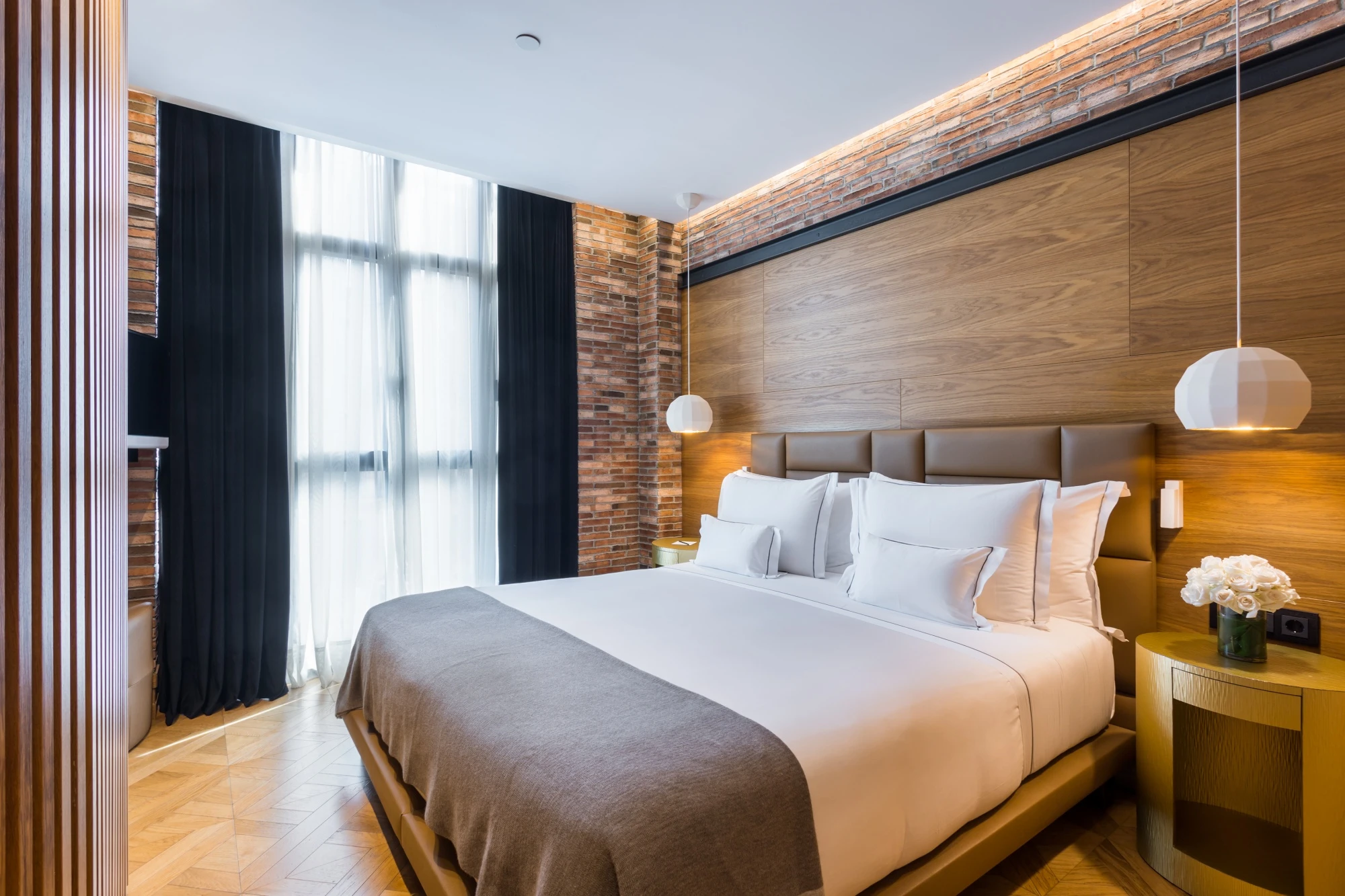 MH FAMILY ROOM 851026