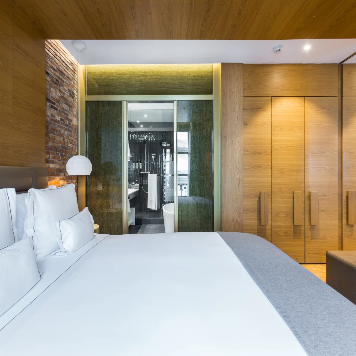 MH SUITE MONUMENT 851053 MH SUITE MONUMENT 851053