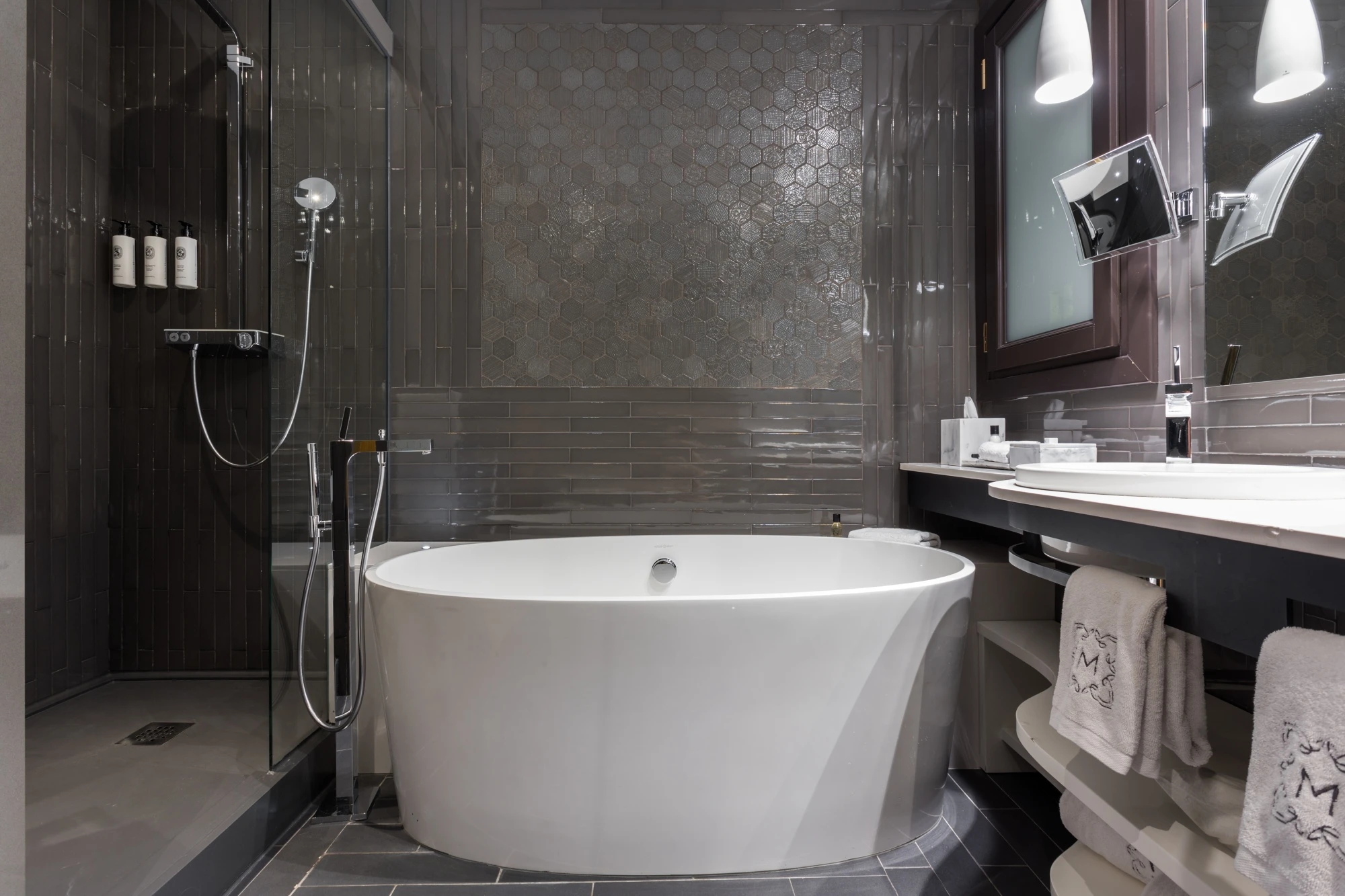 MH SUITE PATIO BATHROOM 851067