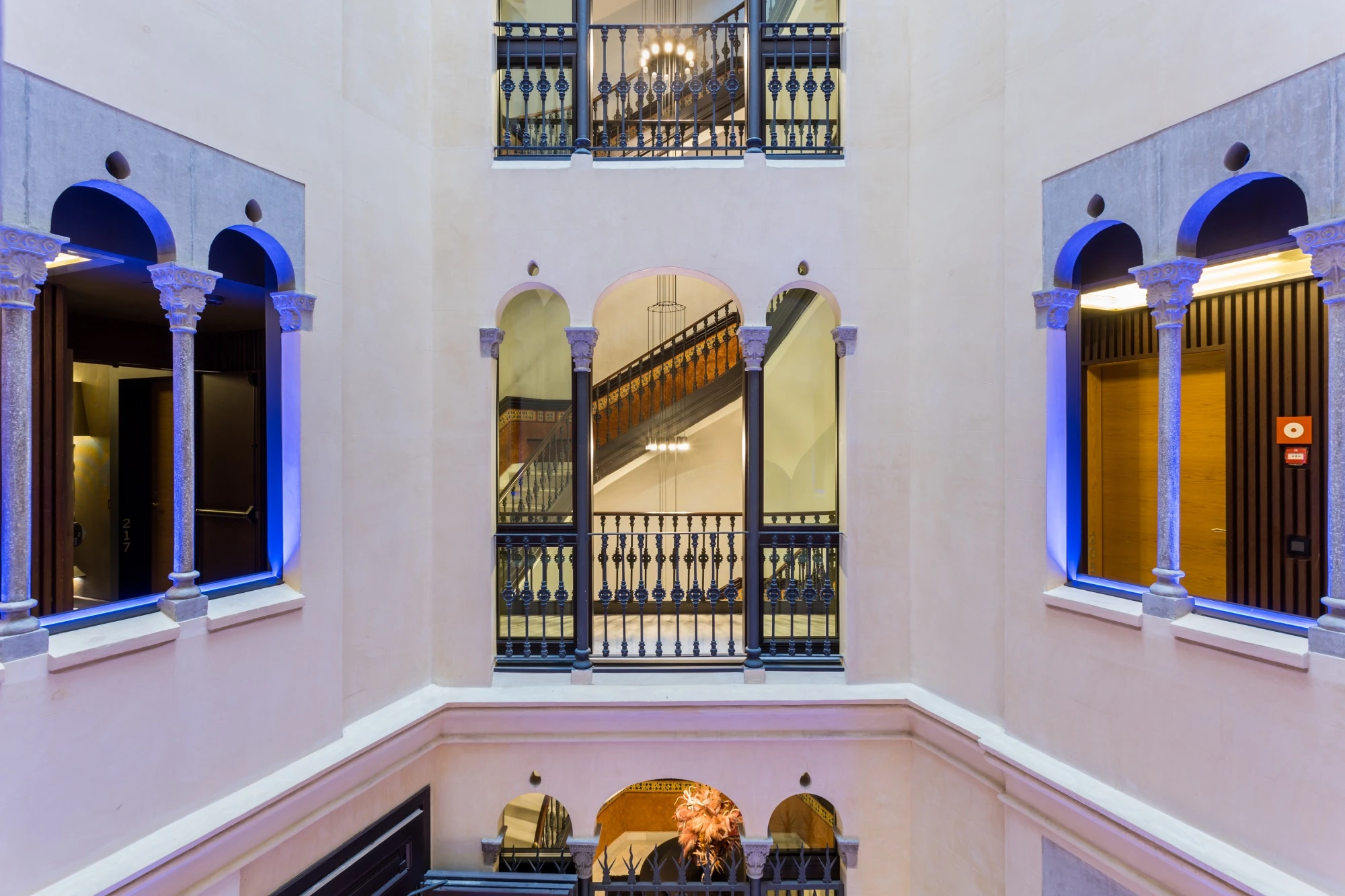 MONUMENT HOTEL 851147