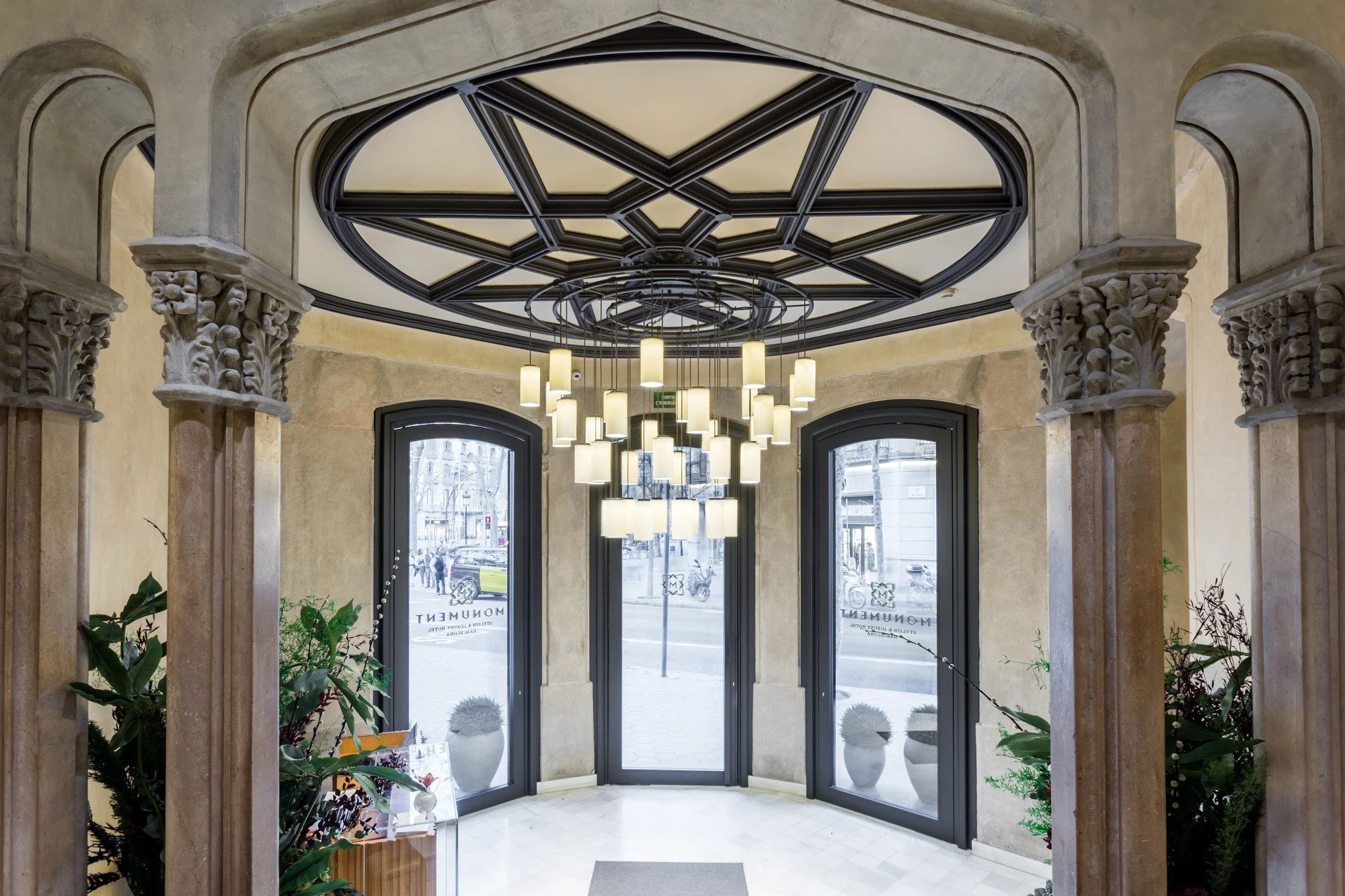 MONUMENT HOTEL 851166