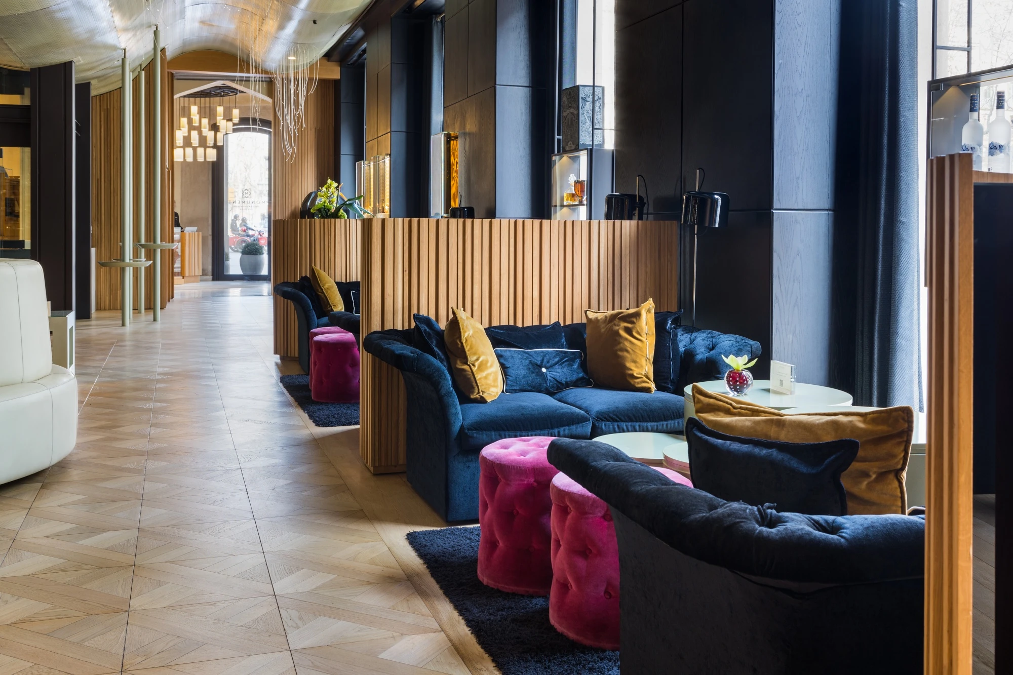 MONUMENT HOTEL 851183