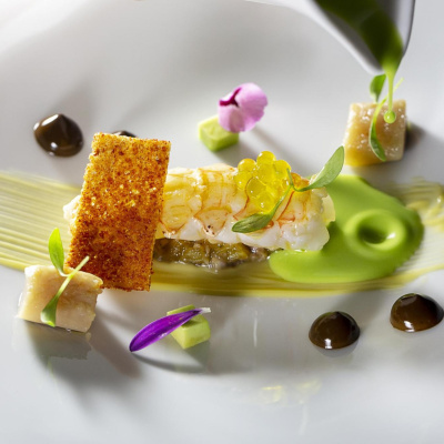 Oria cigala ligeremanete asada tartar de pilpo alinado toques de ajo negro y gazpachuelo de aguacate 0919 1 749 Oria cigala ligeremanete asada tartar de pilpo alinado toques de ajo negro y gazpachuelo de aguacate 0919 1 749
