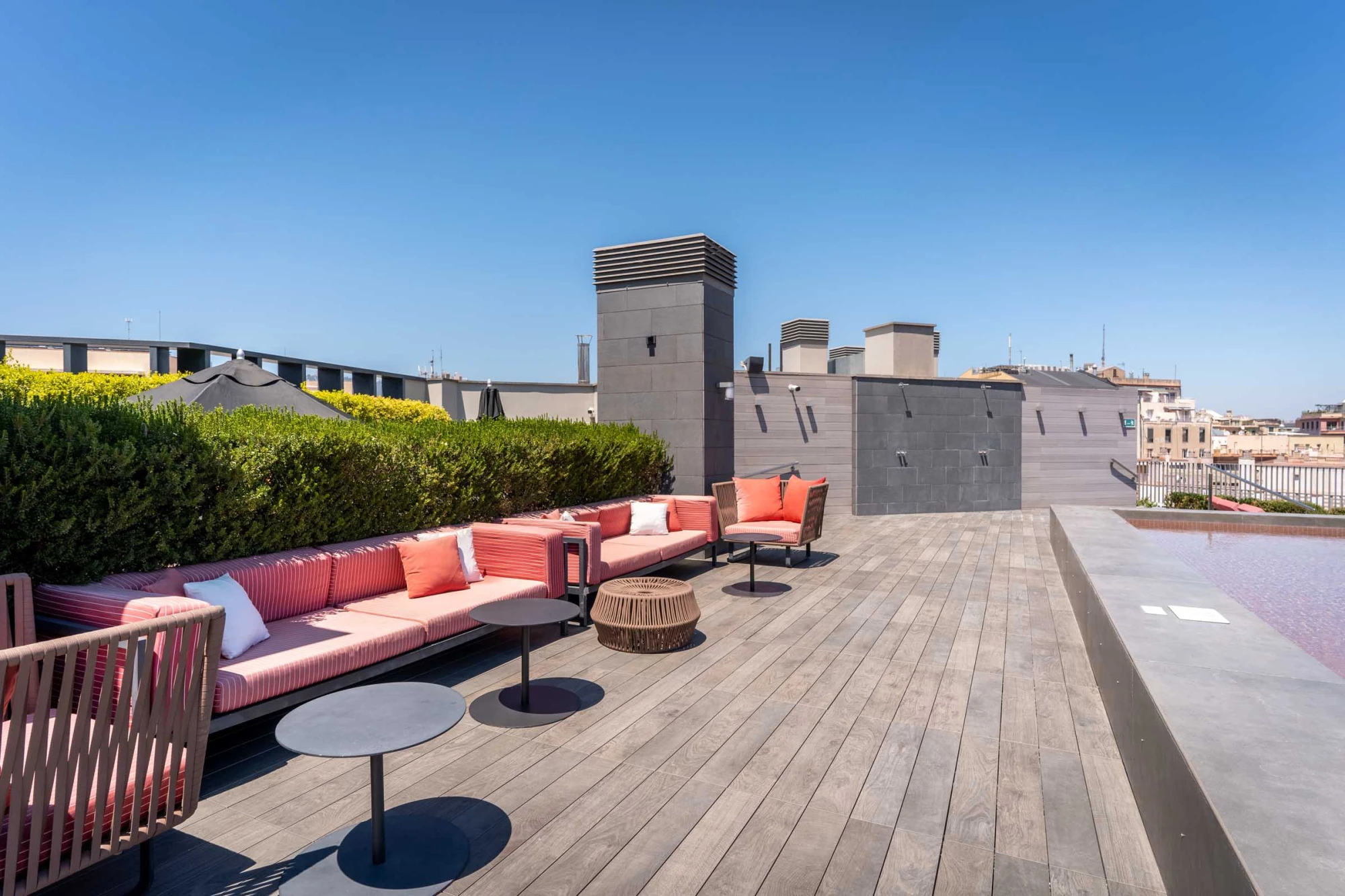 Terraza Lounge | Midtown Apartments