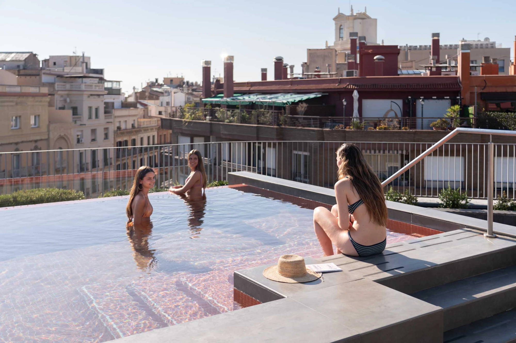 Piscina | Midtown Apartments Barcelona