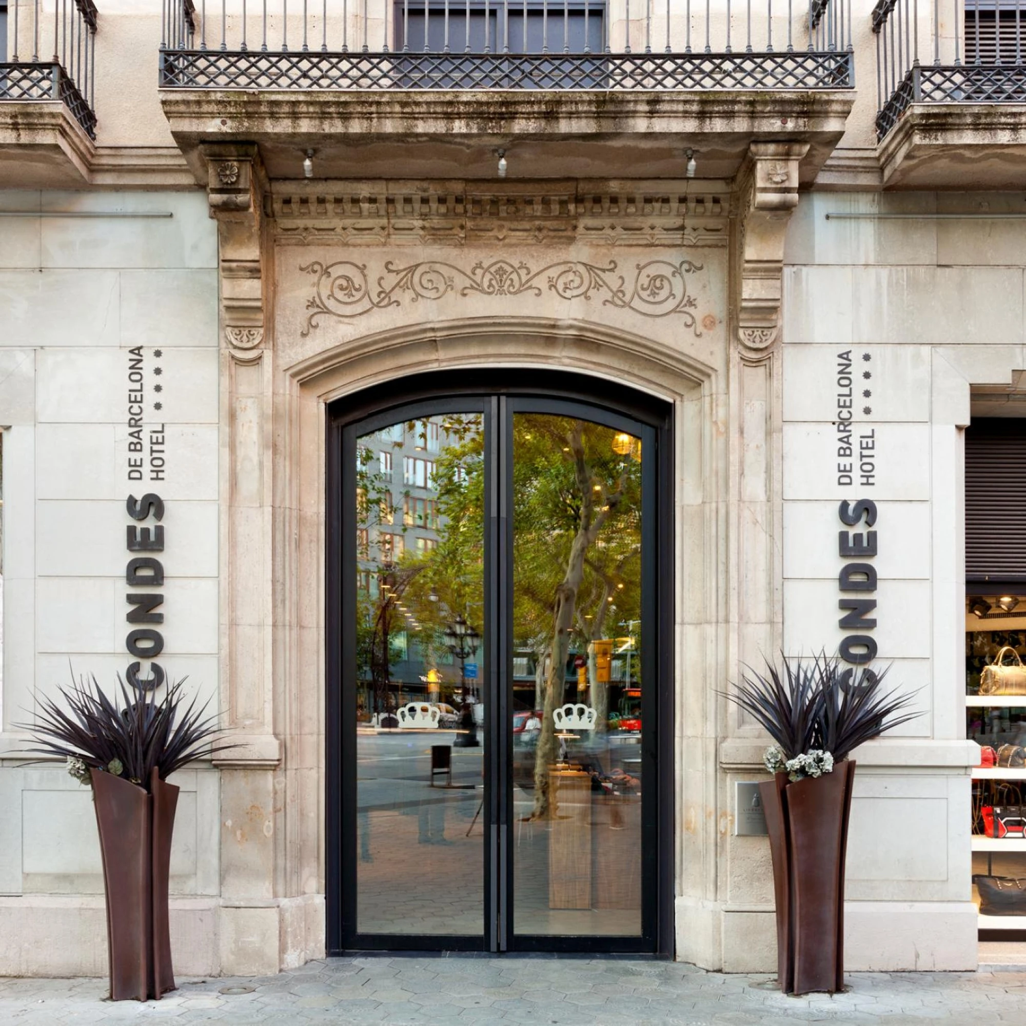 hcb entrance 71005 550