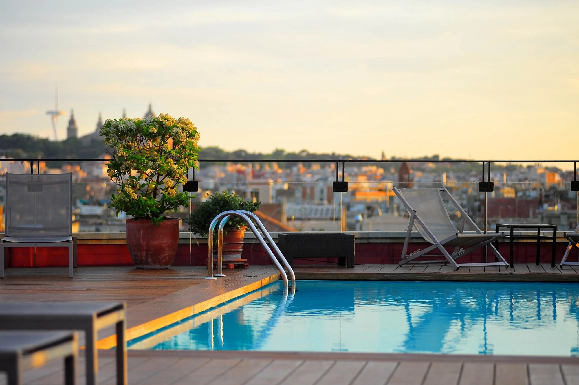 Piscina exterior en La Rambla | Hotel 1898