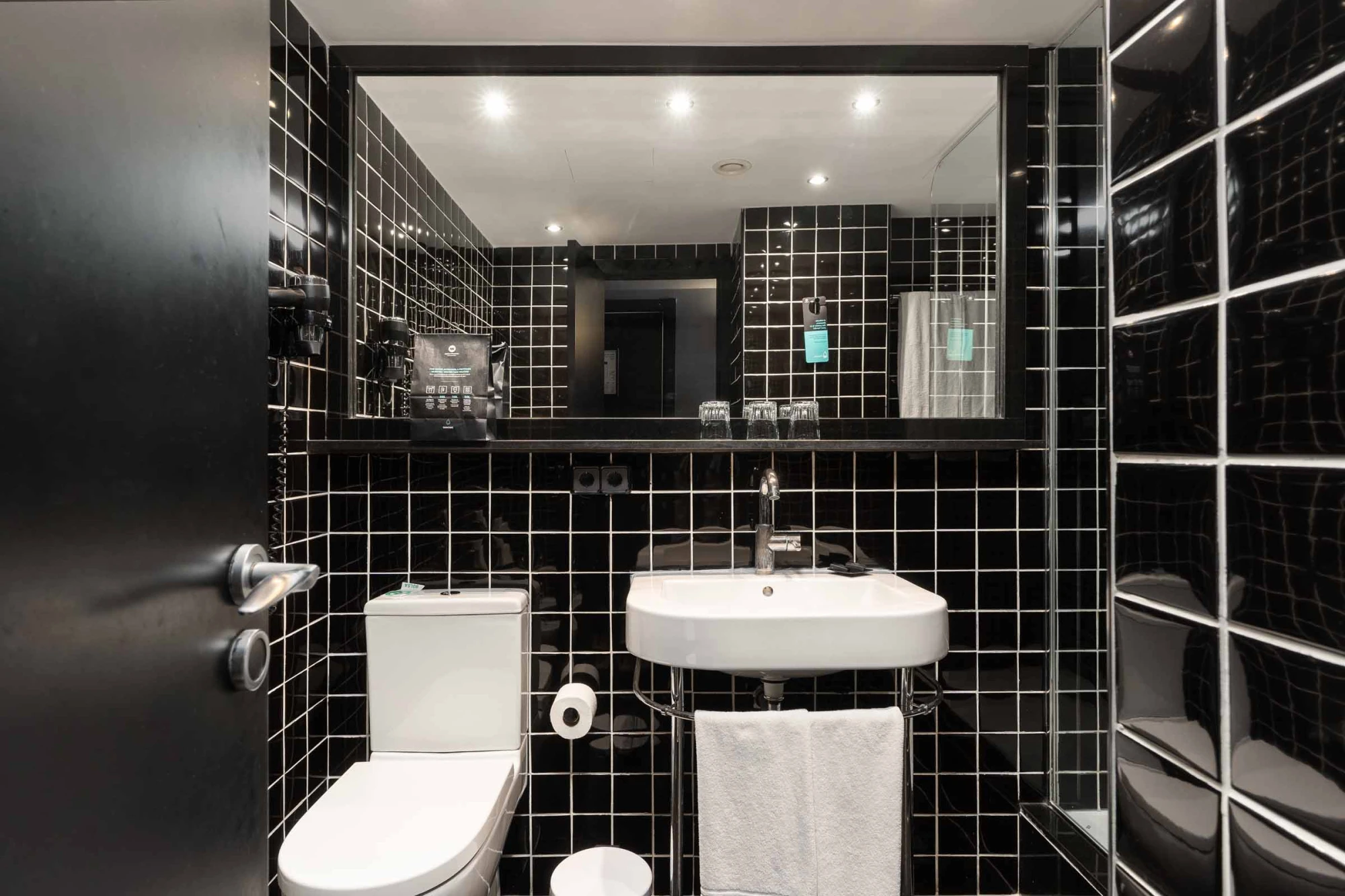 Baño - Triple | Hotel Paral·lel Barcelona