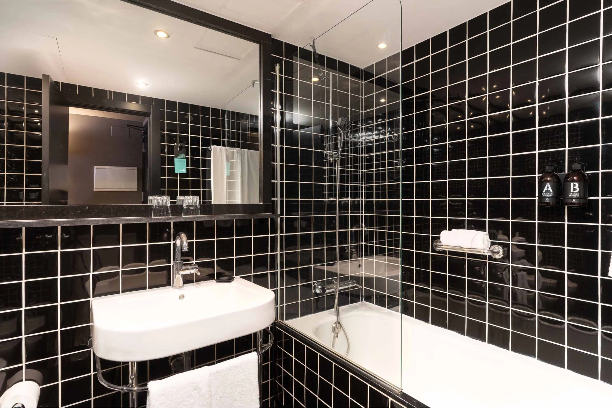 Baño - Superior | Hotel Paral·lel Barcelona