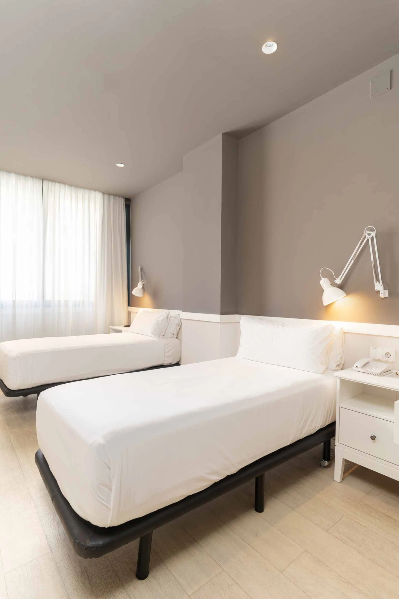 Doble Standard | Hotel Paral·lel Barcelona