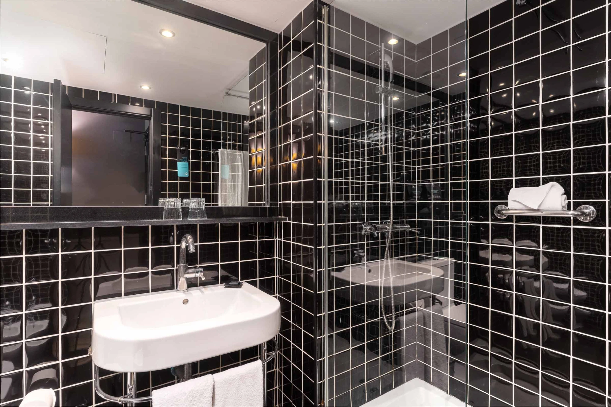 Baño - Doble Standard | Hotel Paral·lel