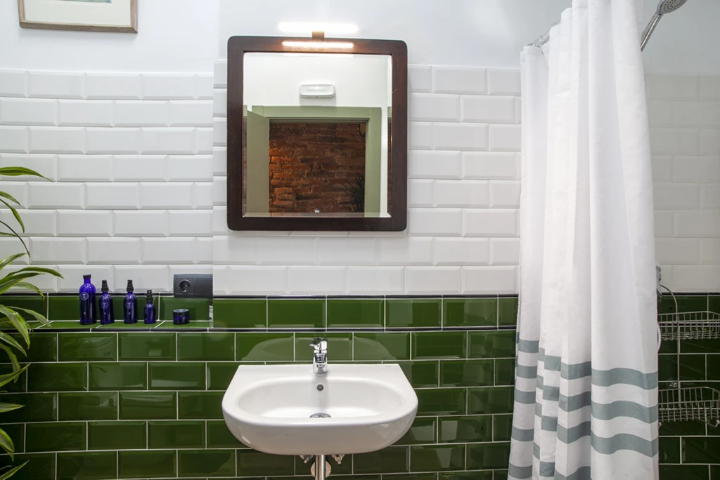 Priorat Aparthotel Bathroom attic