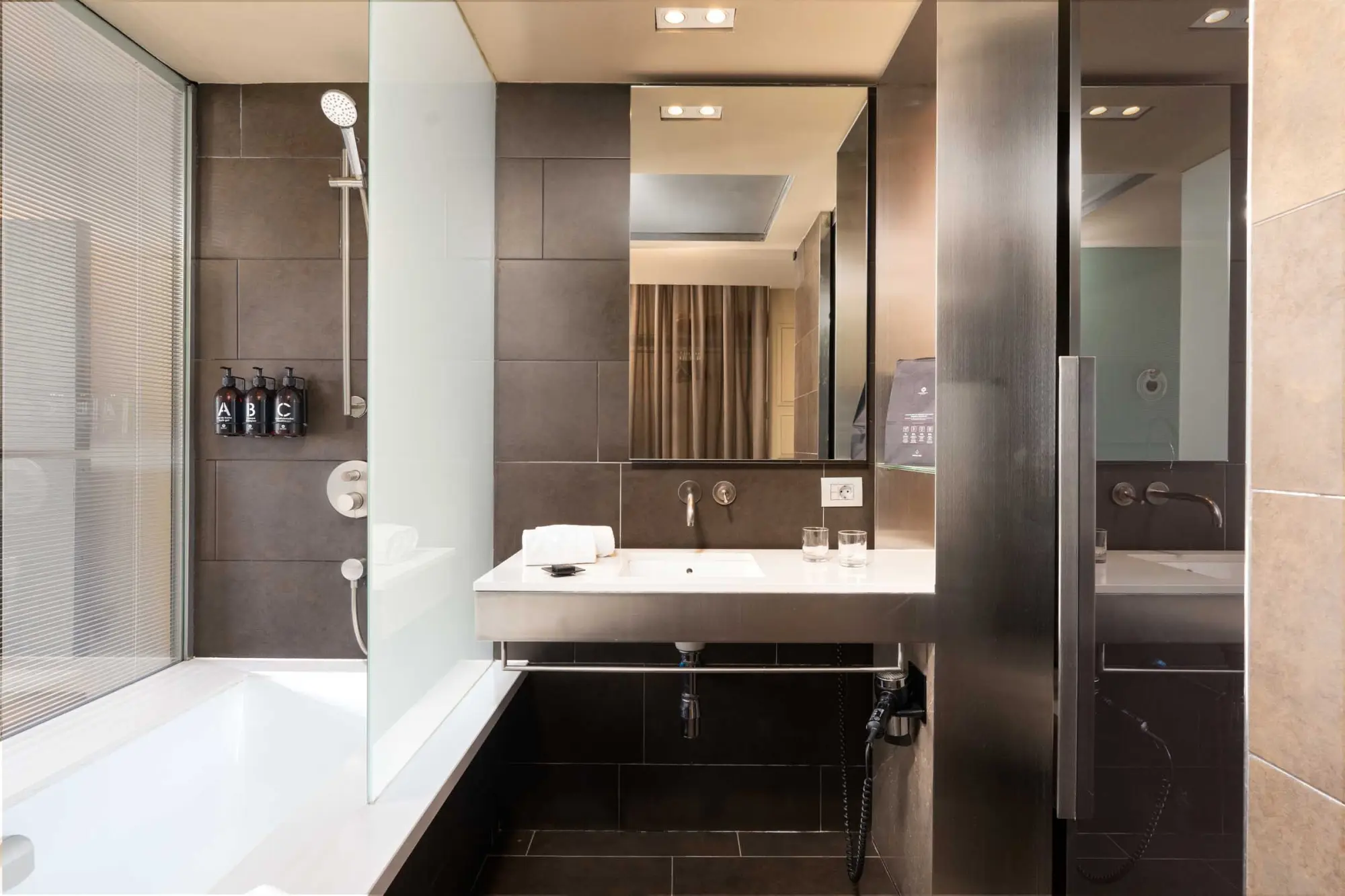 Baño - Habitación Superior | B-Hotel BCN