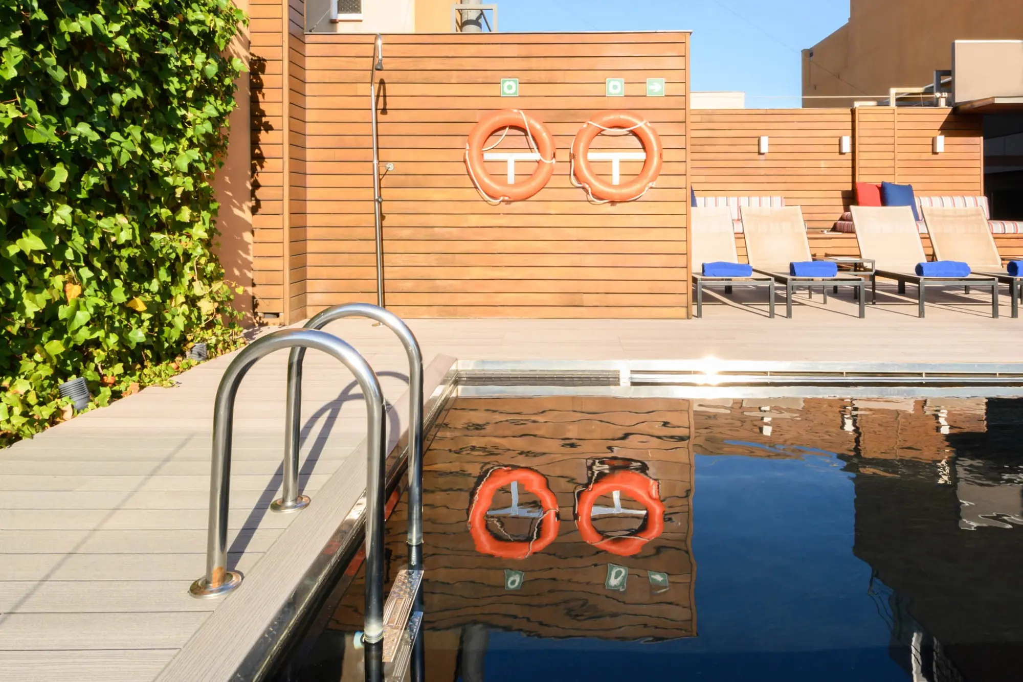Piscina - Solárium | Hotel Europark Barcelona