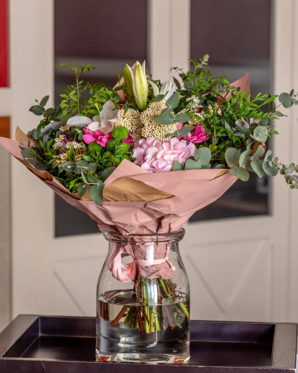 A colorful and vibrant flower bouquet, ideal for decorating spaces with a natural, fresh touch.