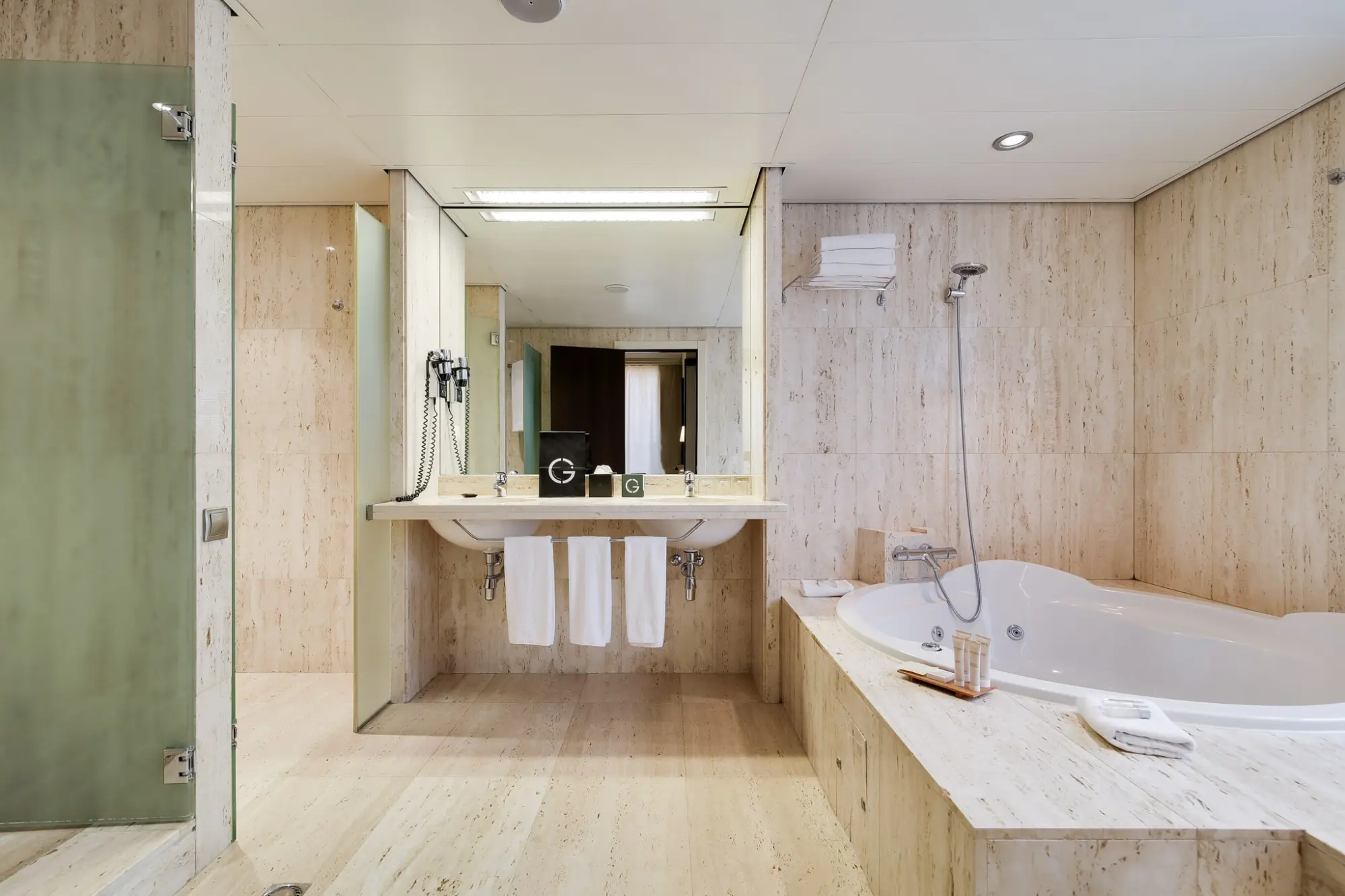 Jacuzzi Suite Skyline | Hotel Barcelona Universal