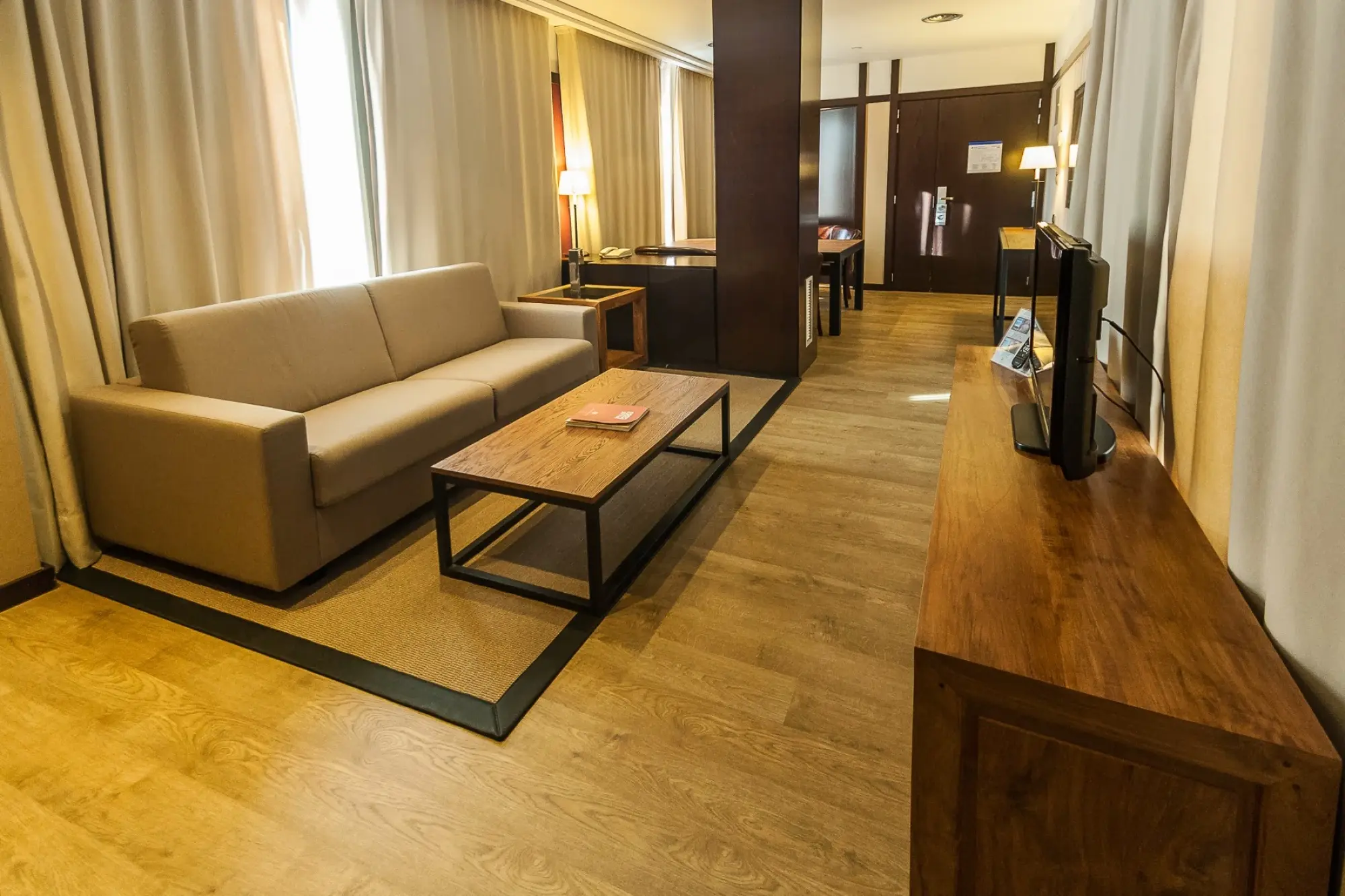 Jacuzzi Suite Skyline | Hotel BCN Universal