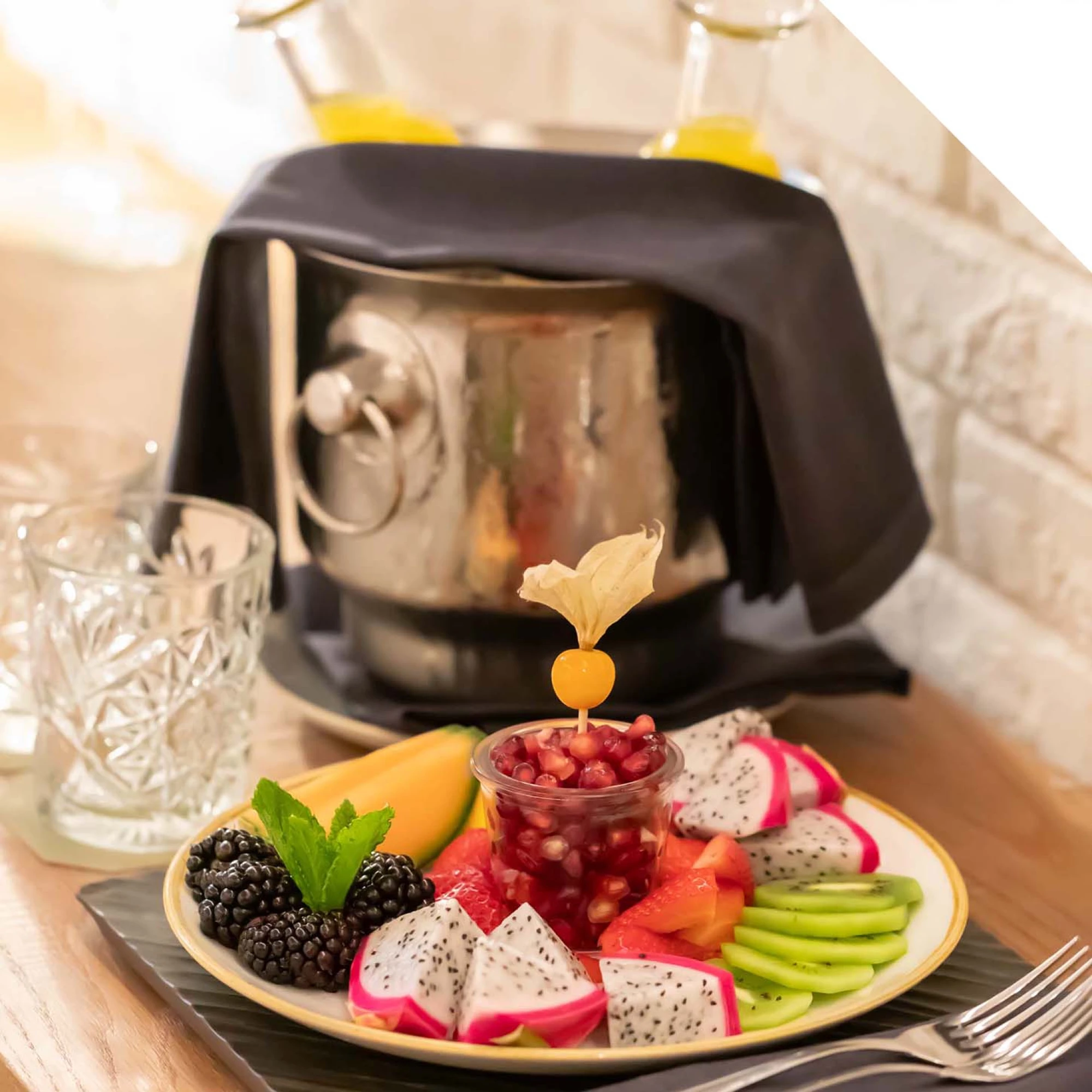 Plato de Fruta | The Corner Hotel
