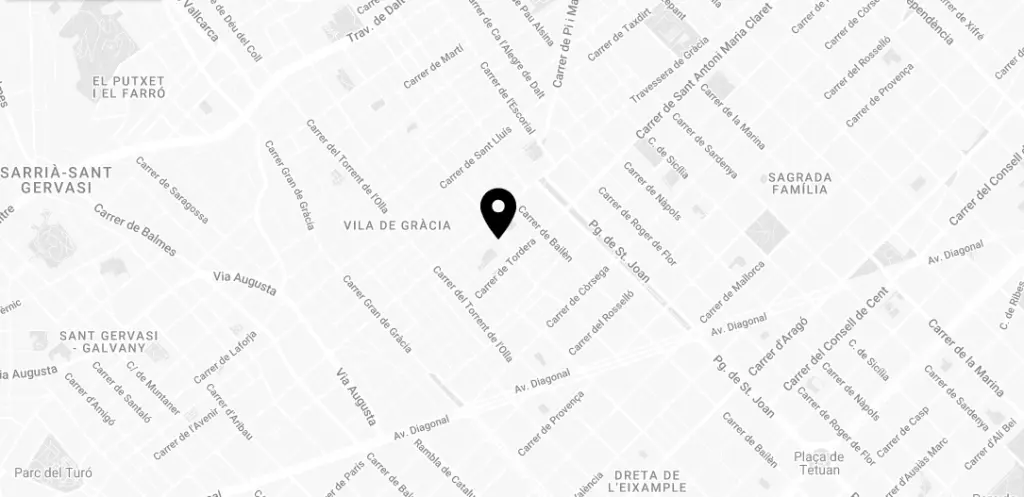 Mapa de calles con puntos de referencia y marcador central.