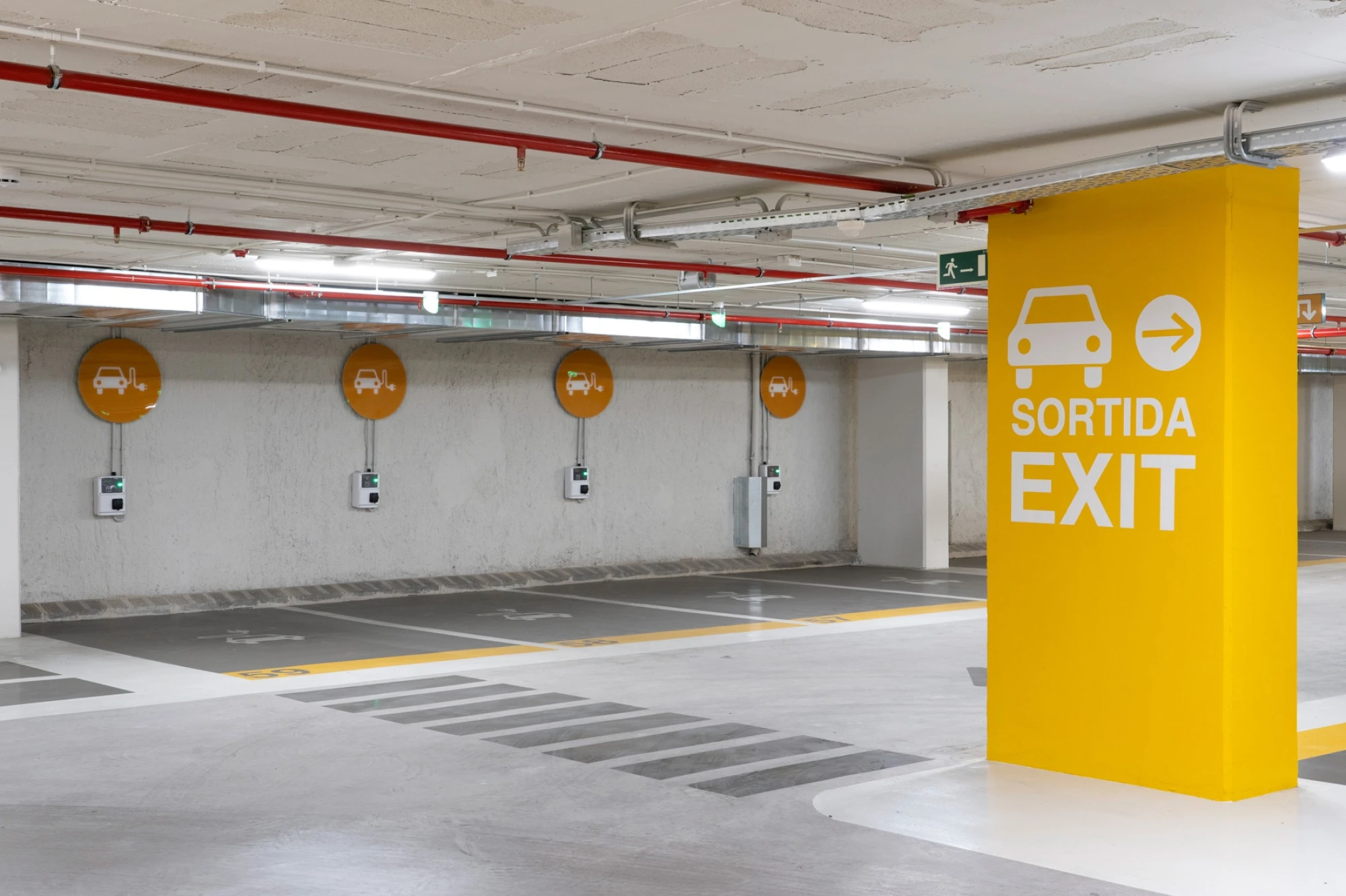 Punto de recarga eléctrico | Parking NN Còrsega