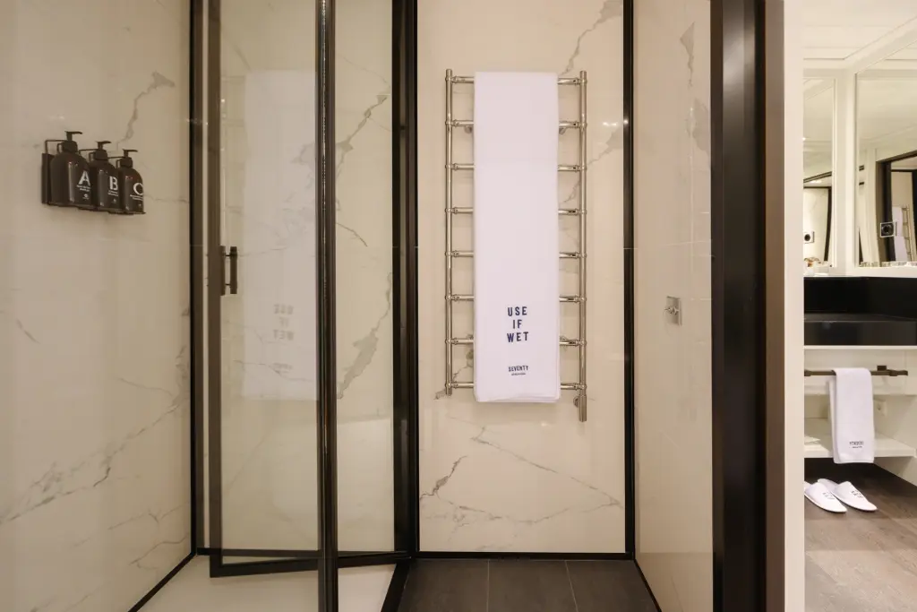 Baño - Patio Room | Seventy Barcelona