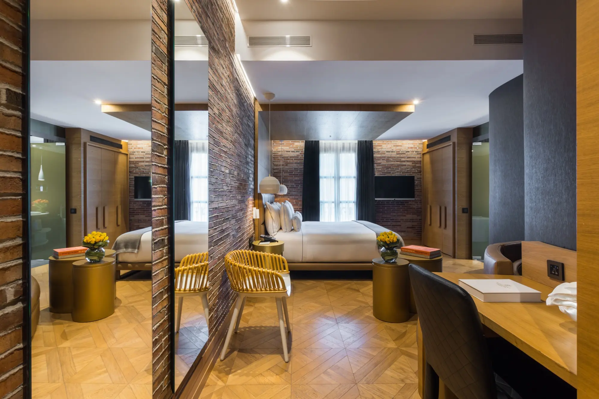 MH DELUXE ROOM 851116