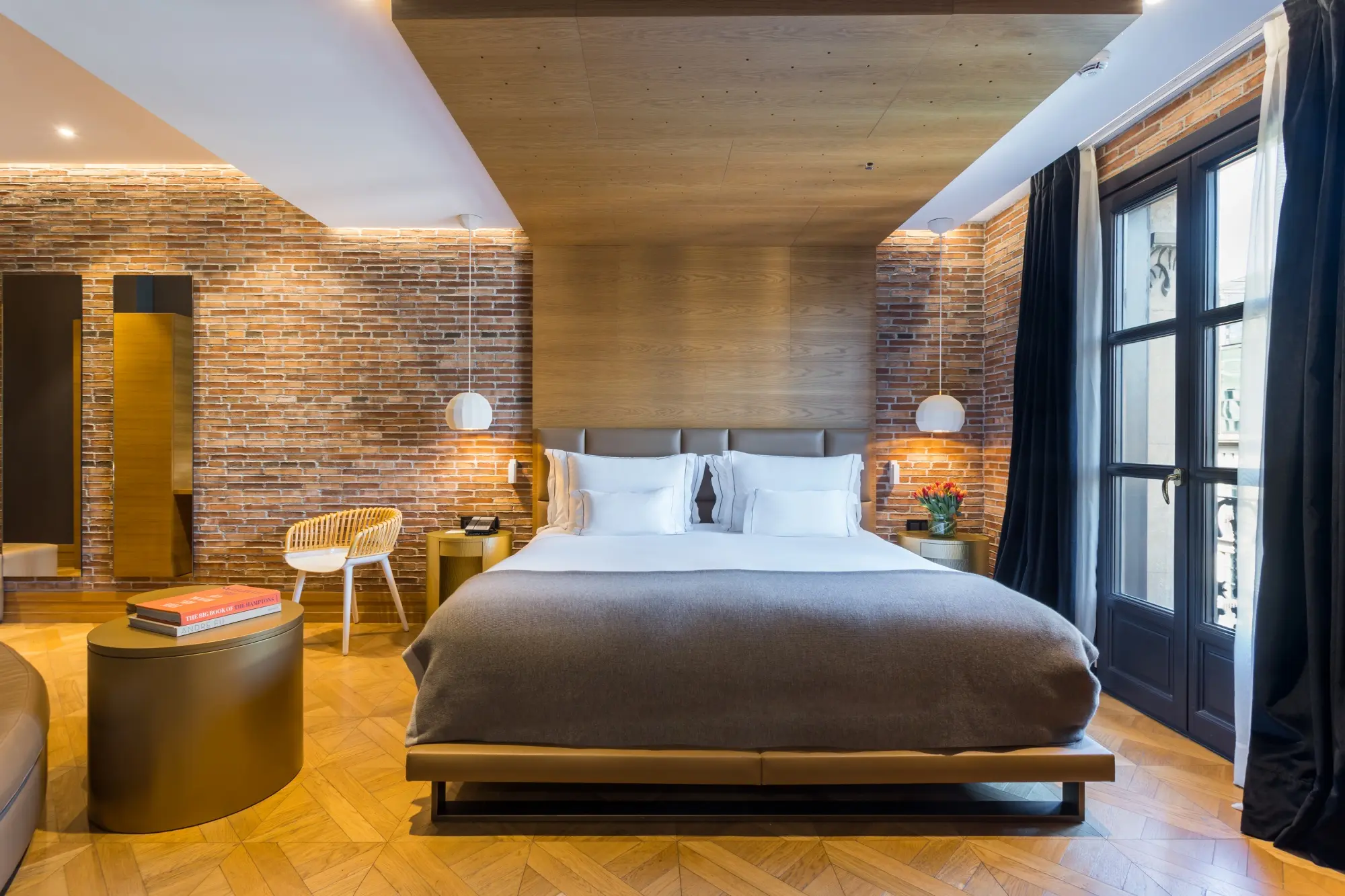 MH DELUXE ROOM 851123