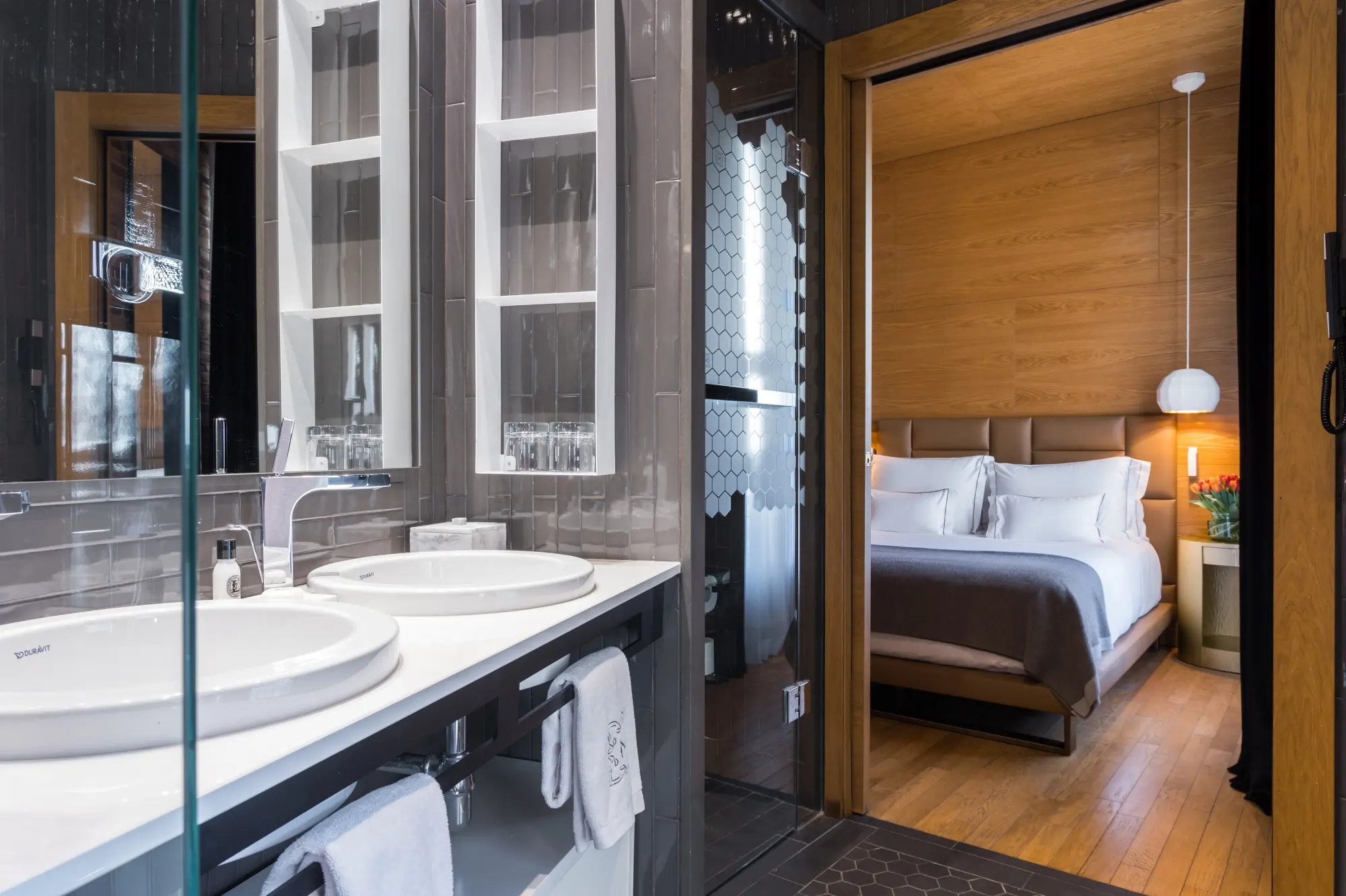 MH DELUXE ROOM 851129
