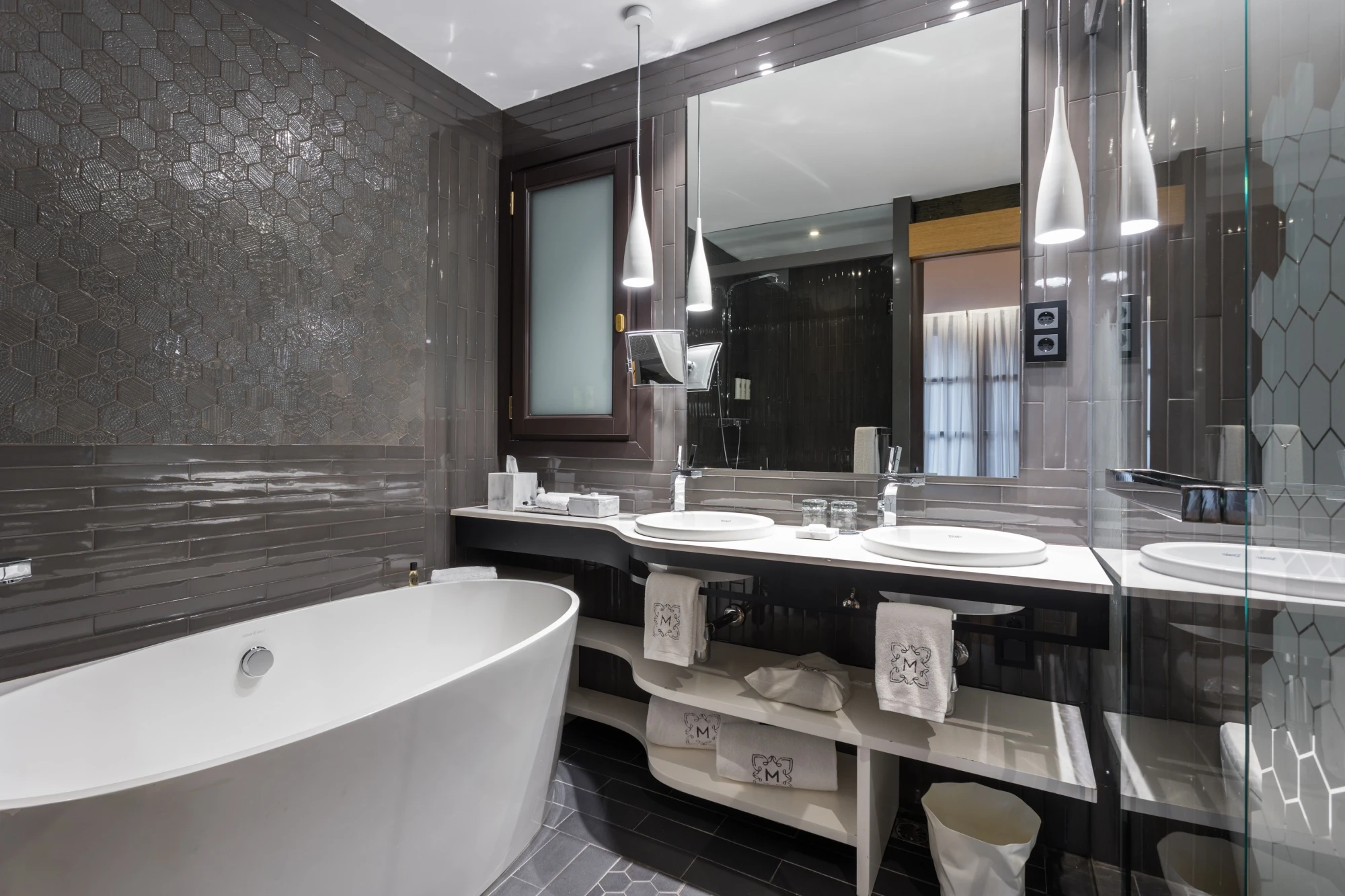 MH SUITE PATIO BATHROOM 851066