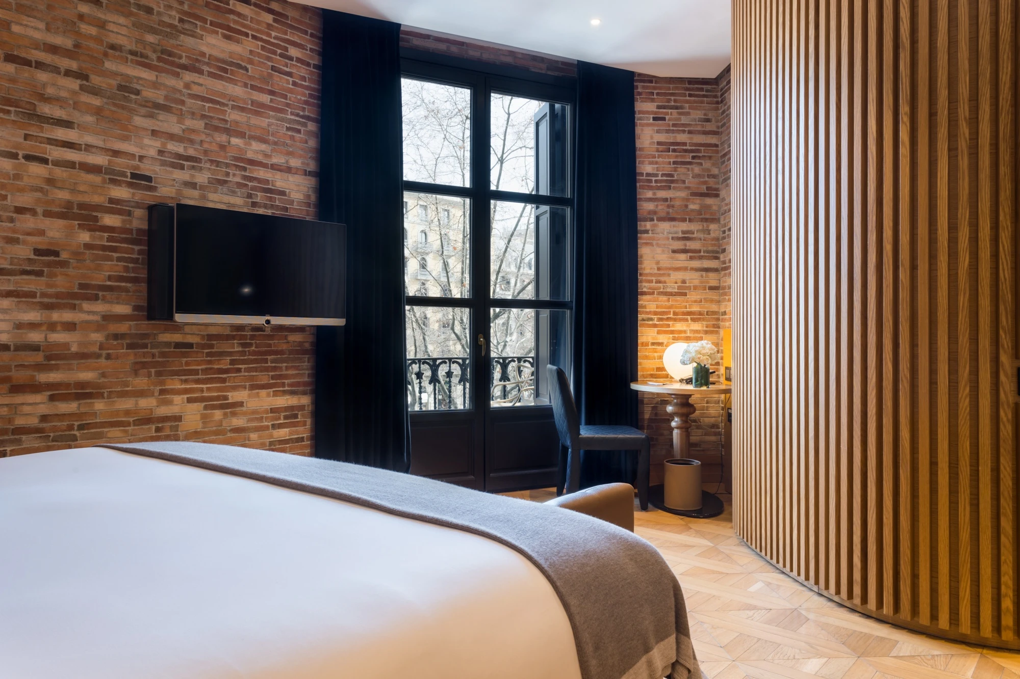 MH SUITE PG 851011