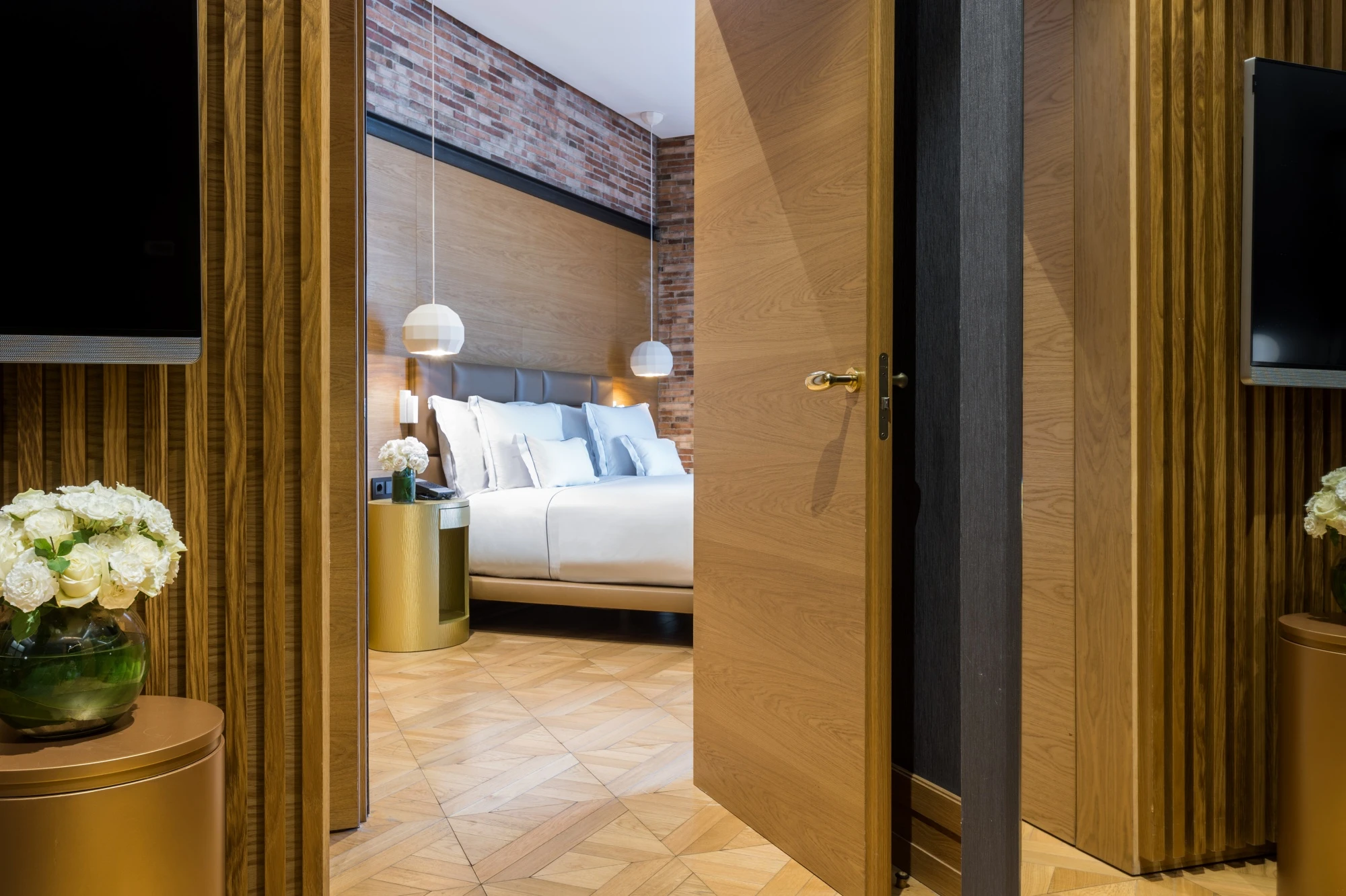 MH SUITE PG 851013