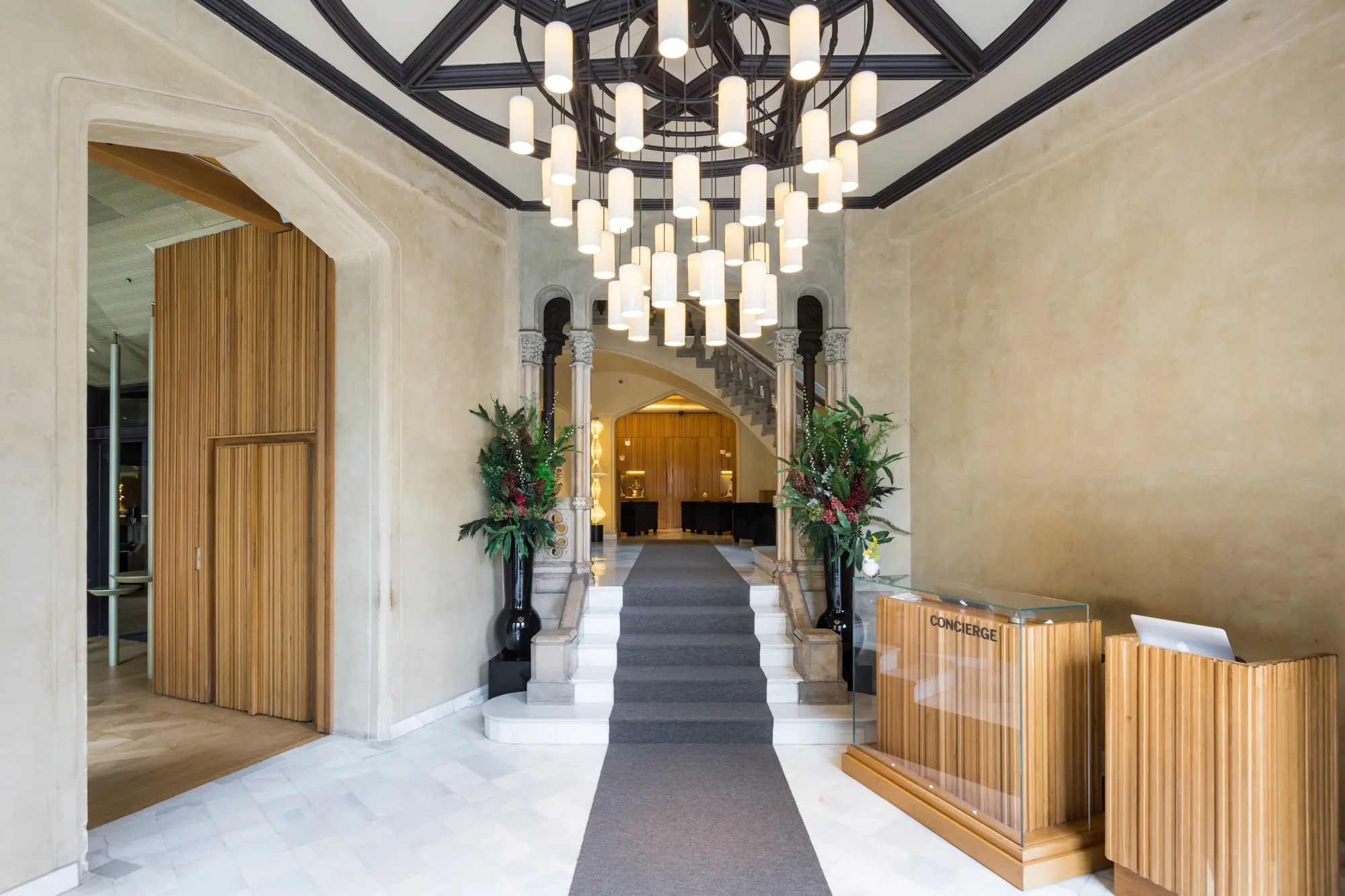 MONUMENT HOTEL 851155