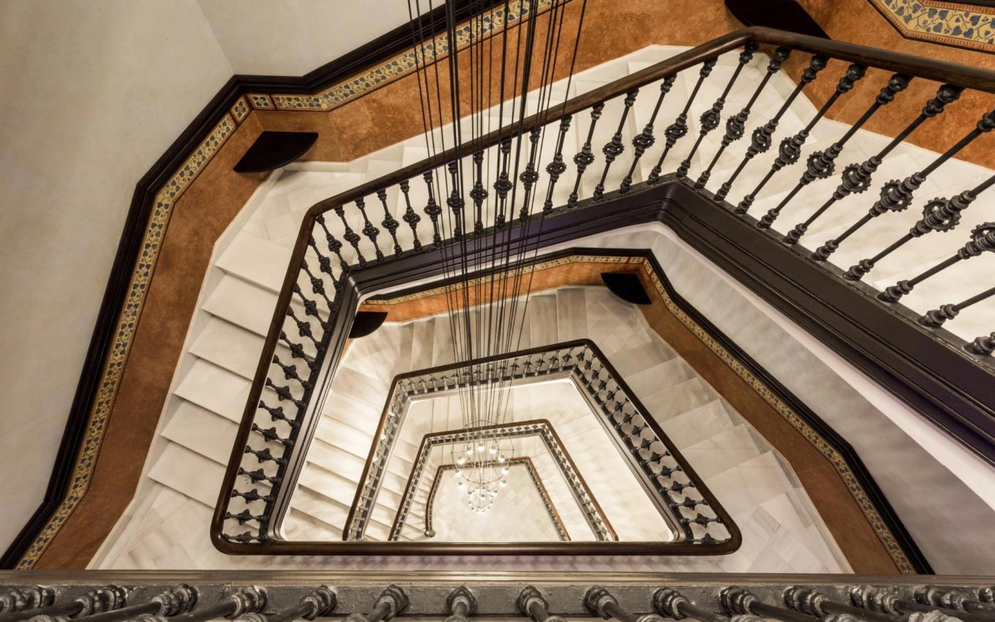 Upstairs 2 747